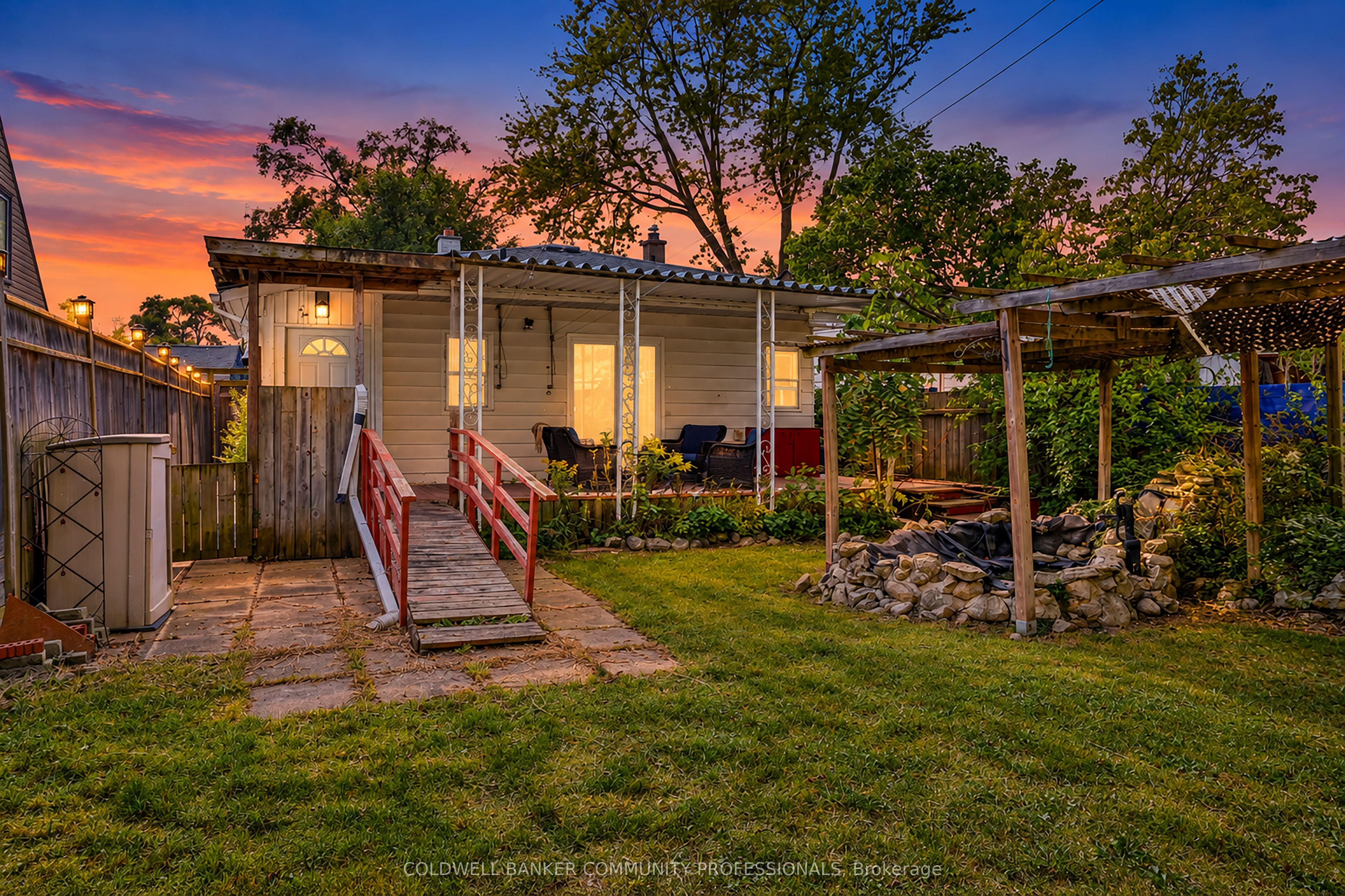 42 Sanderson Street Property Photo 38