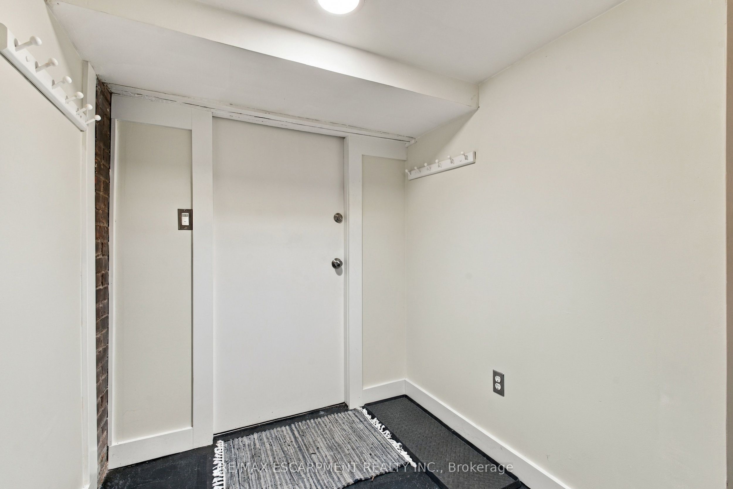 100 Balsam Avenue S Property Photo 5