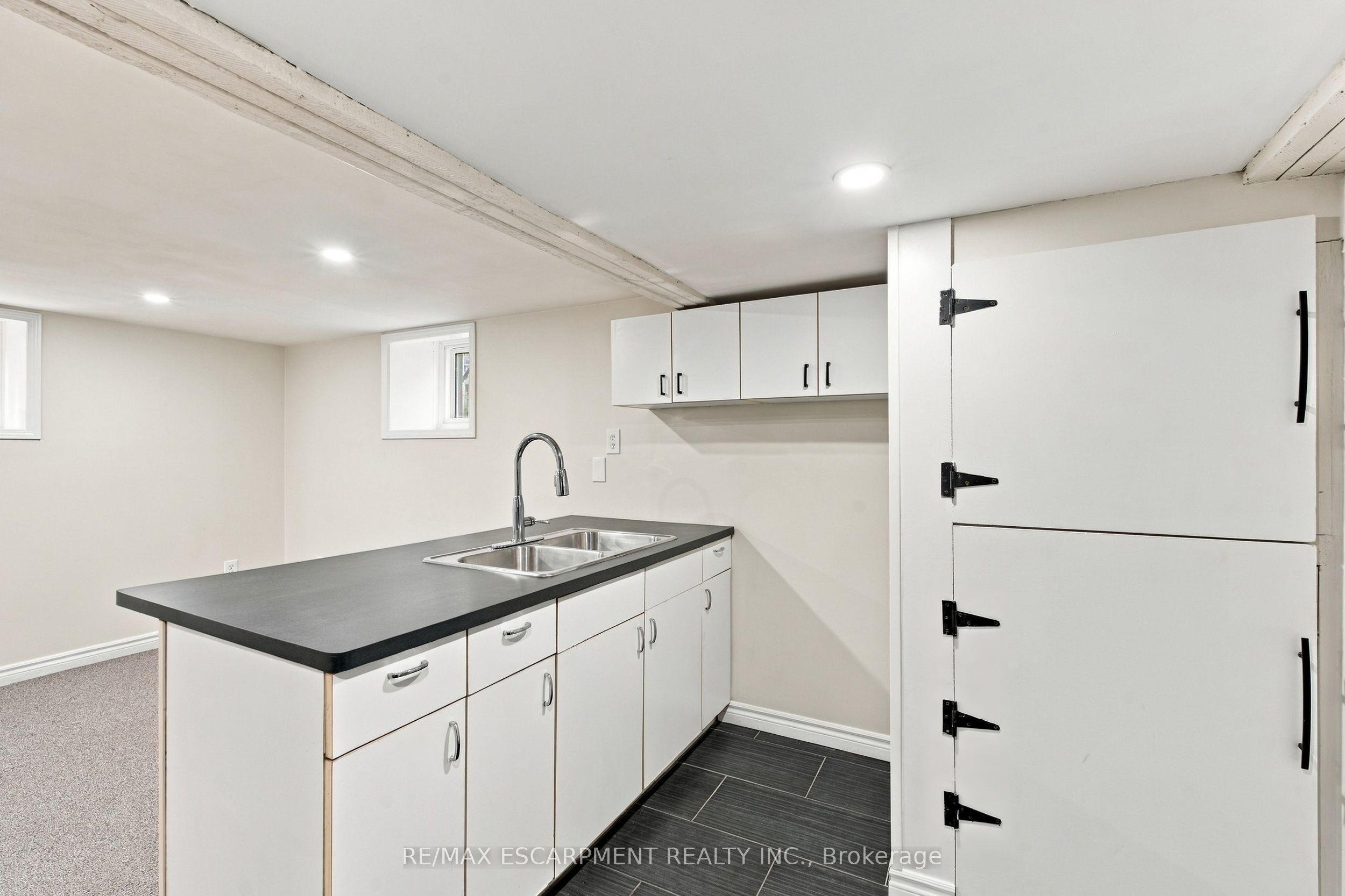 100 Balsam Avenue S Property Photo 10