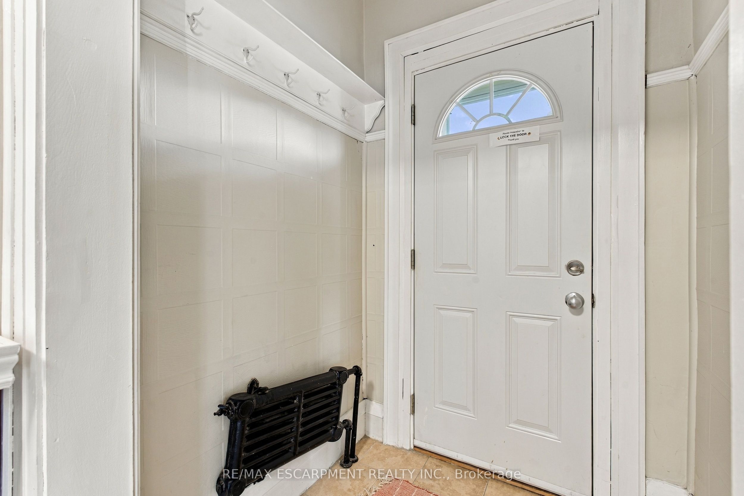 100 Balsam Avenue S Property Photo 14