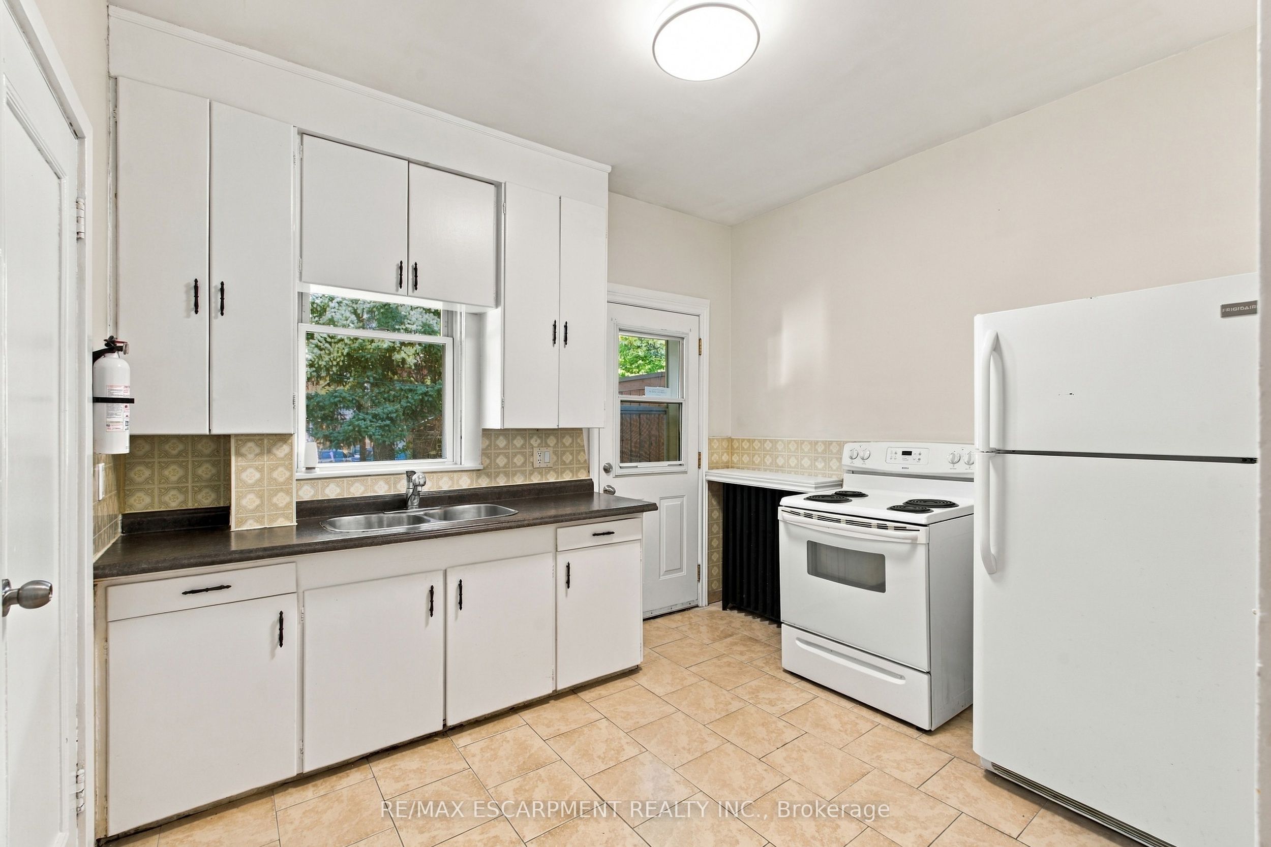 100 Balsam Avenue S Property Photo 21