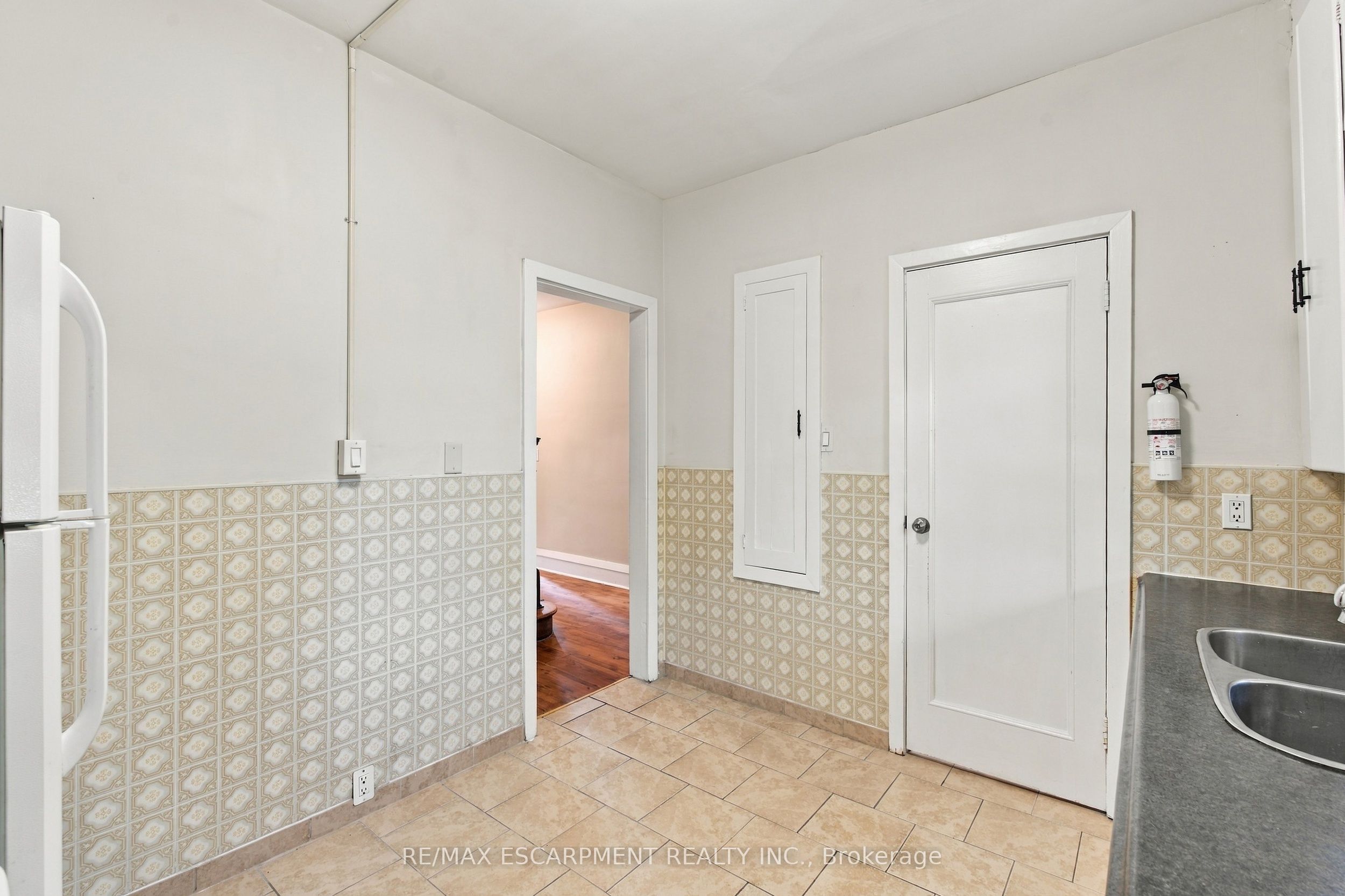 100 Balsam Avenue S Property Photo 22