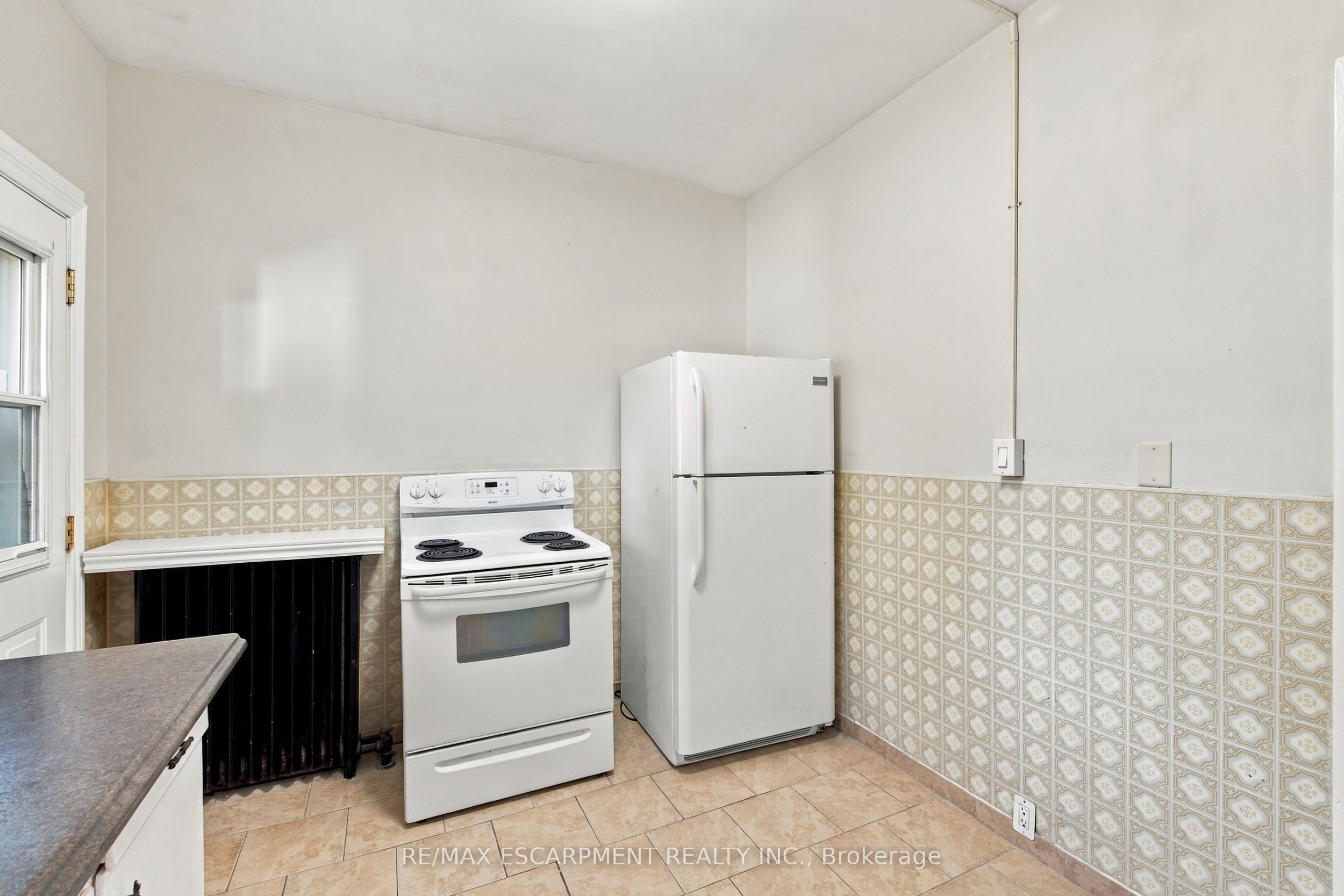 100 Balsam Avenue S Property Photo 23