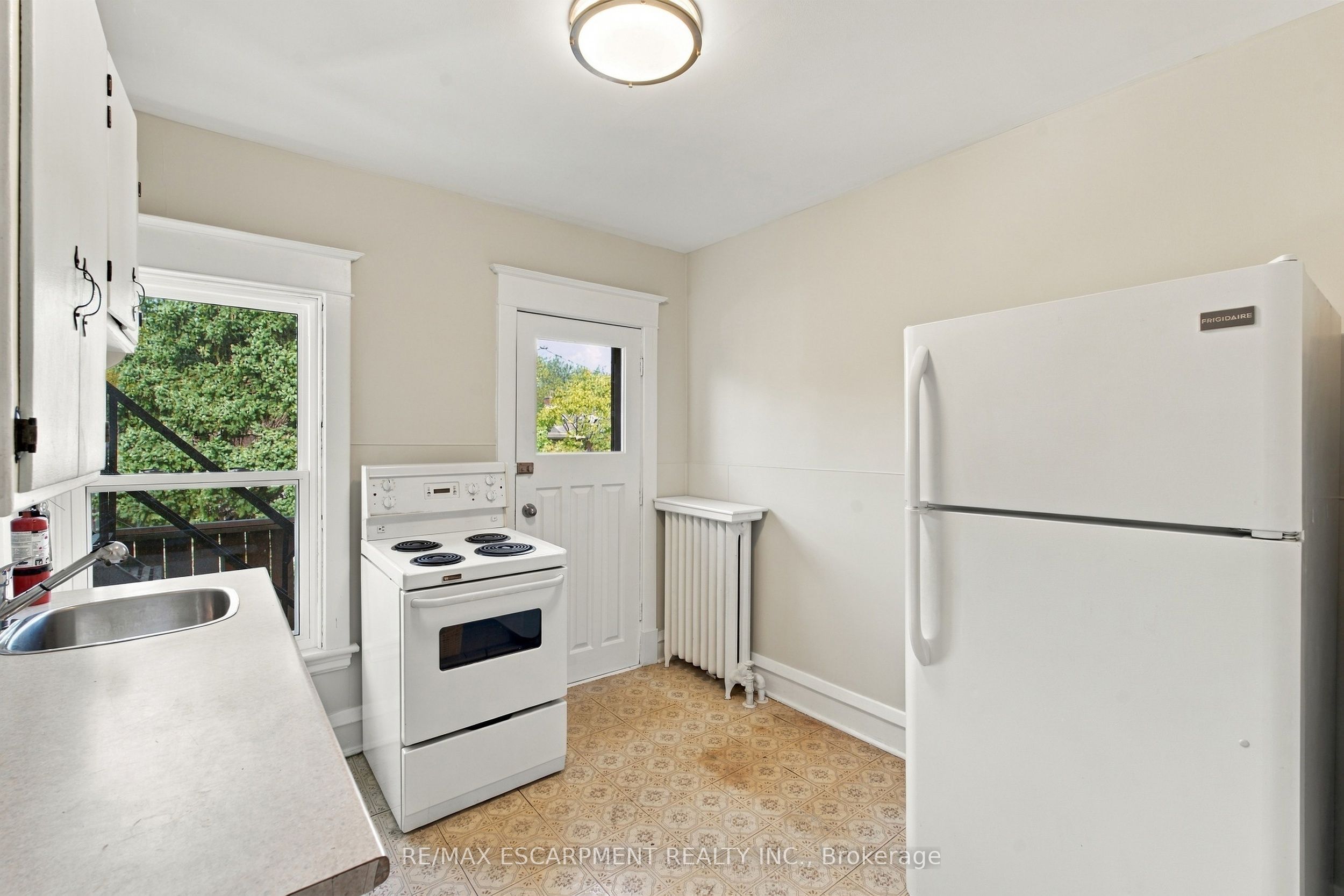 100 Balsam Avenue S Property Photo 25