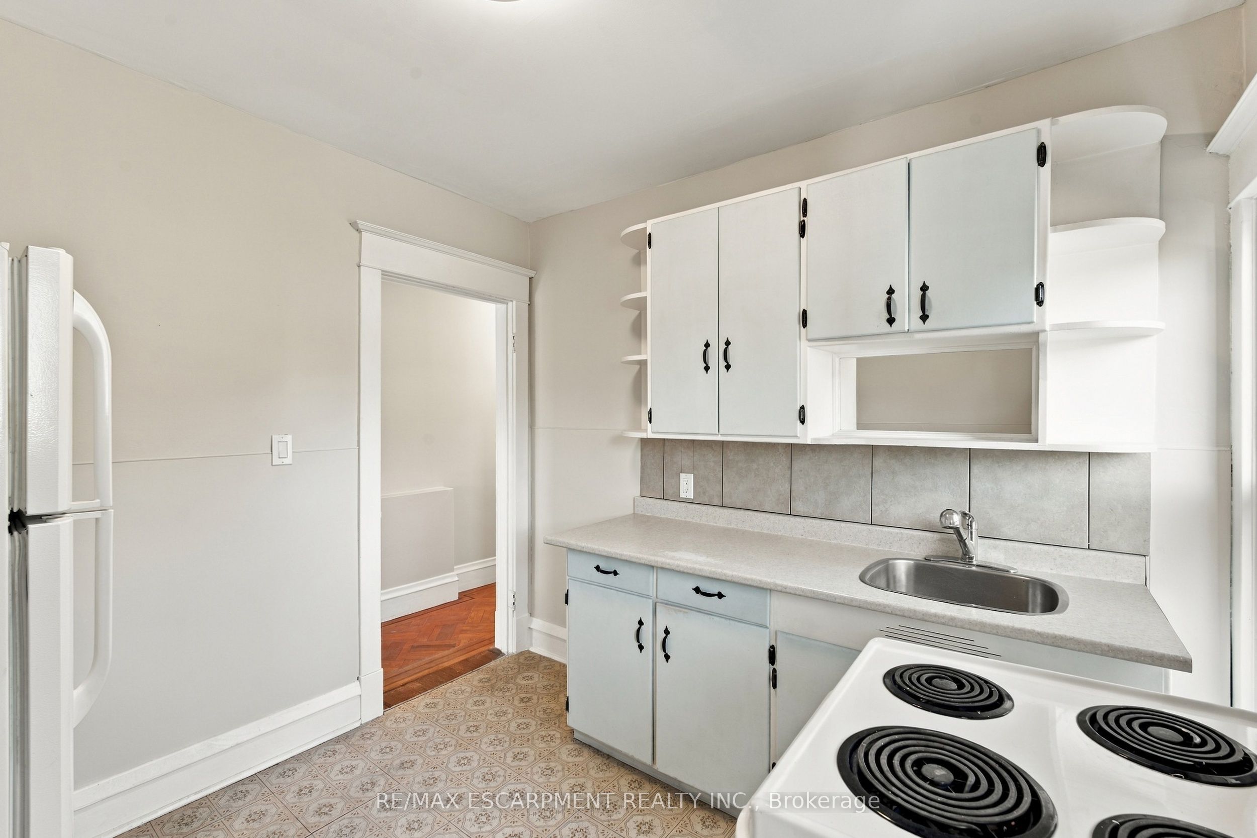 100 Balsam Avenue S Property Photo 26
