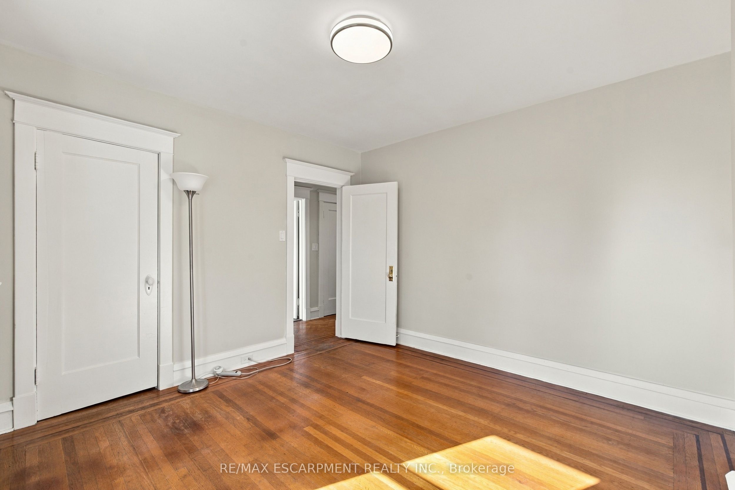 100 Balsam Avenue S Property Photo 28