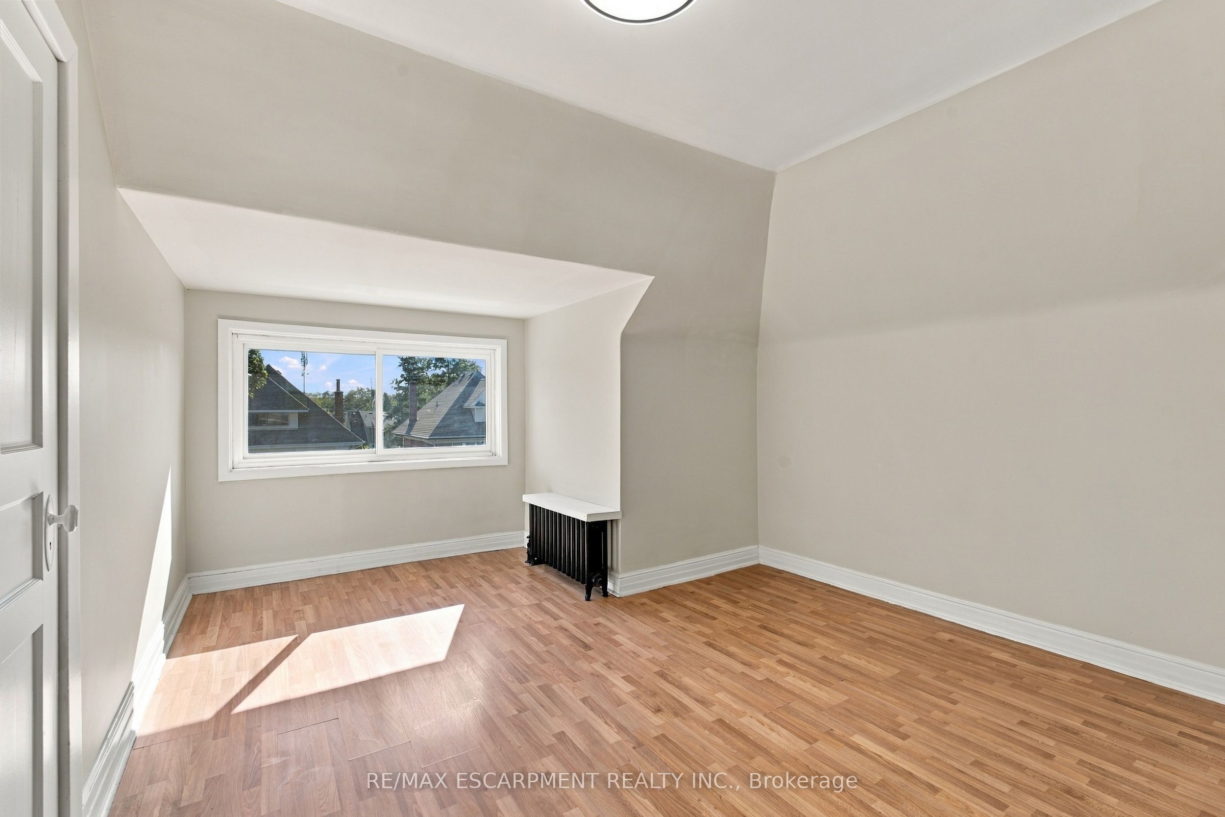 100 Balsam Avenue S Property Photo 39