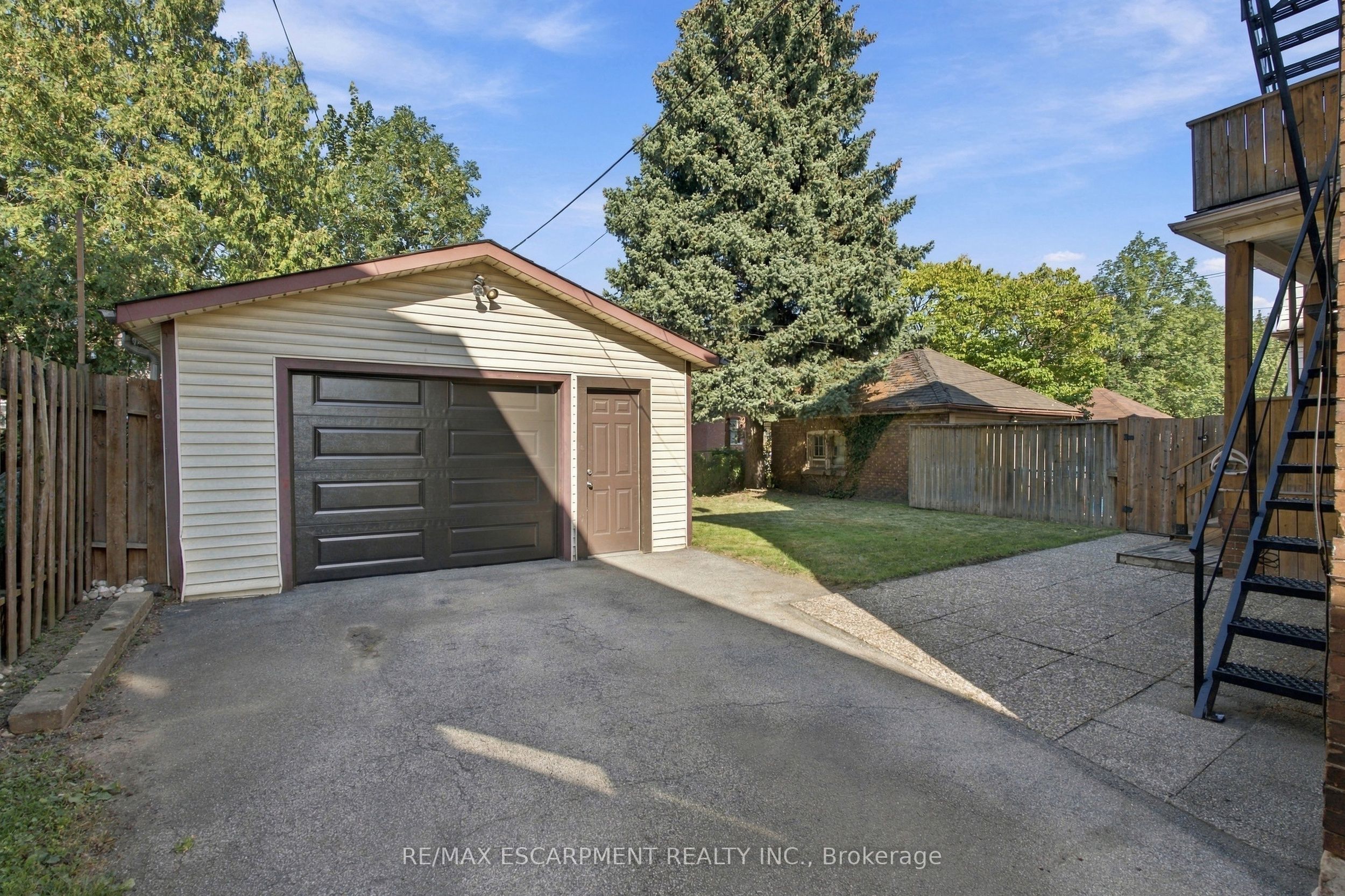 100 Balsam Avenue S Property Photo 44