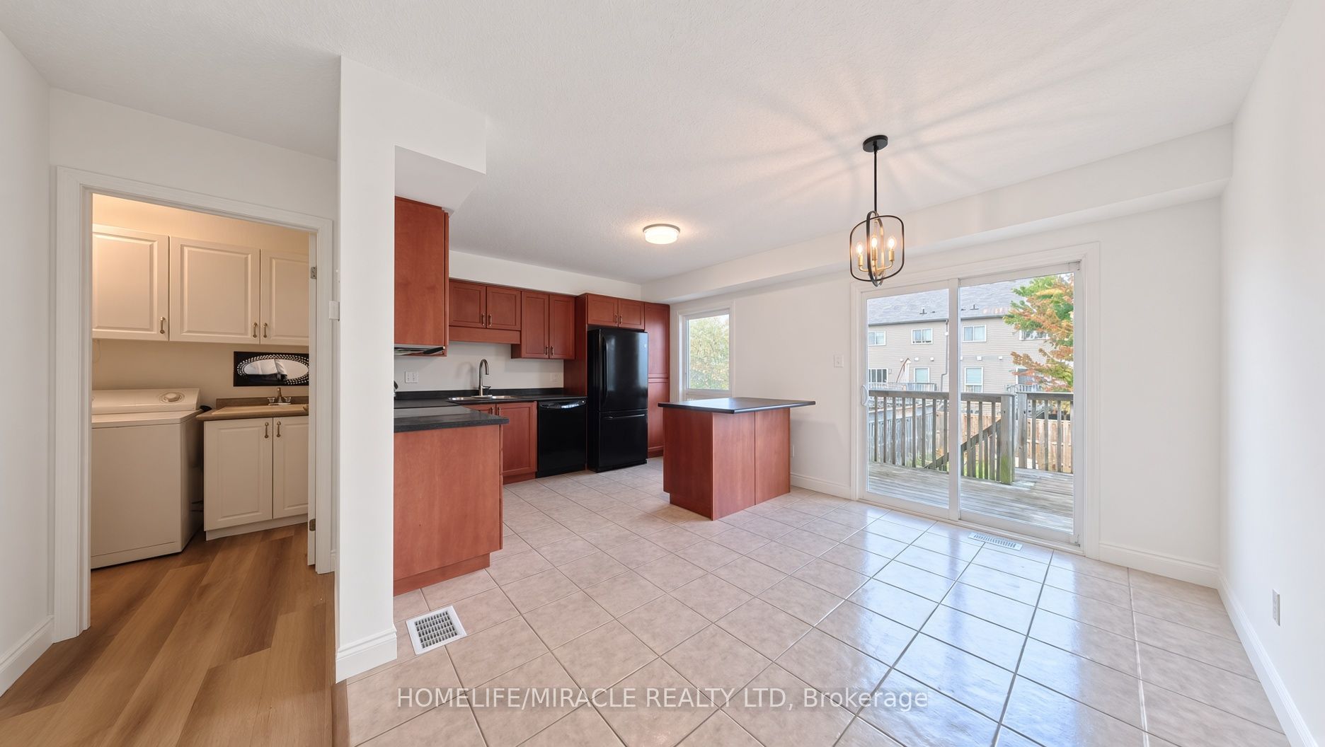 250 Parkvale Drive Property Photo 5