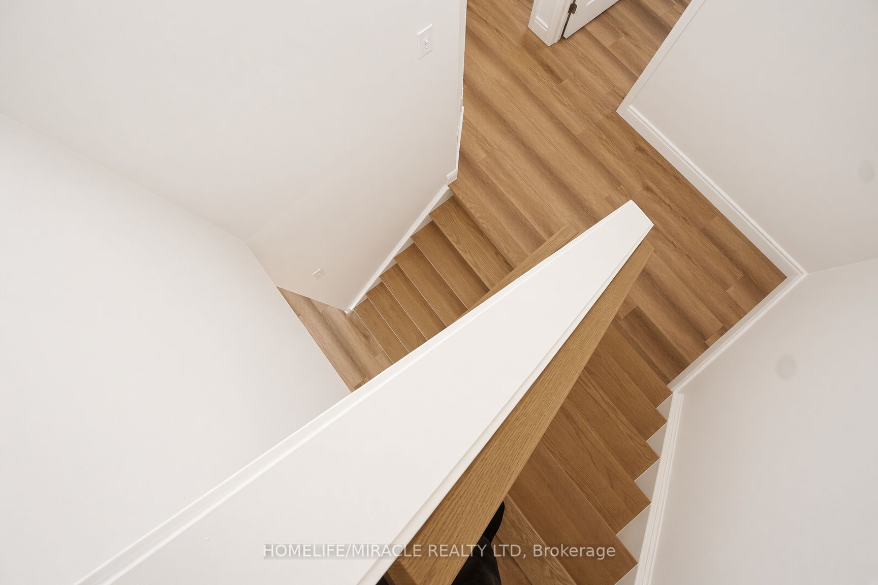250 Parkvale Drive Property Photo 28