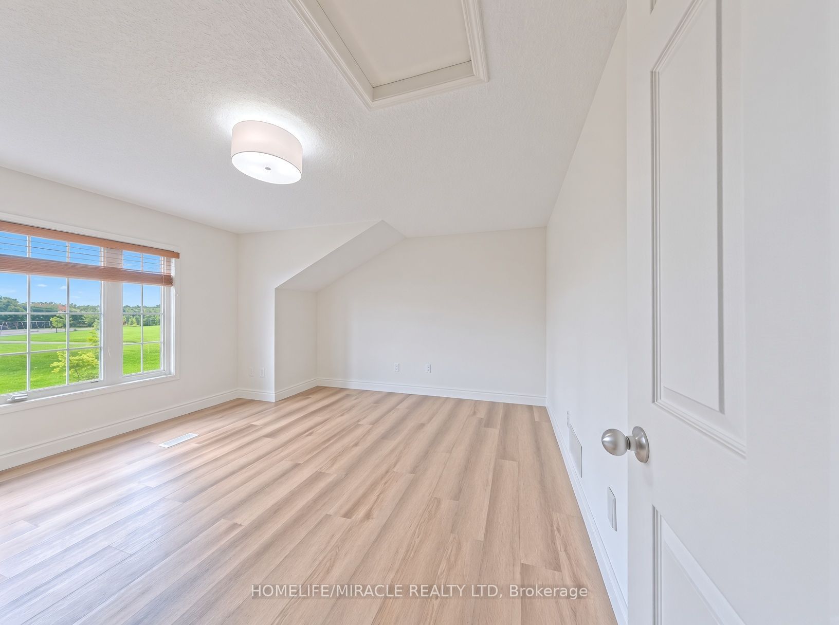 250 Parkvale Drive Property Photo 32