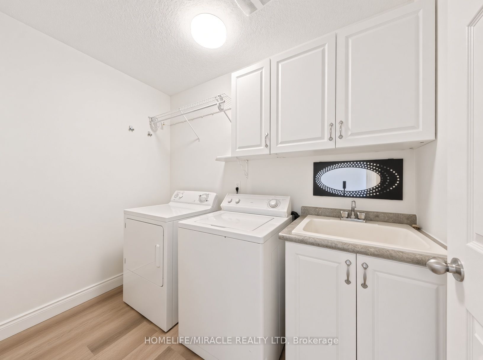250 Parkvale Drive Property Photo 41