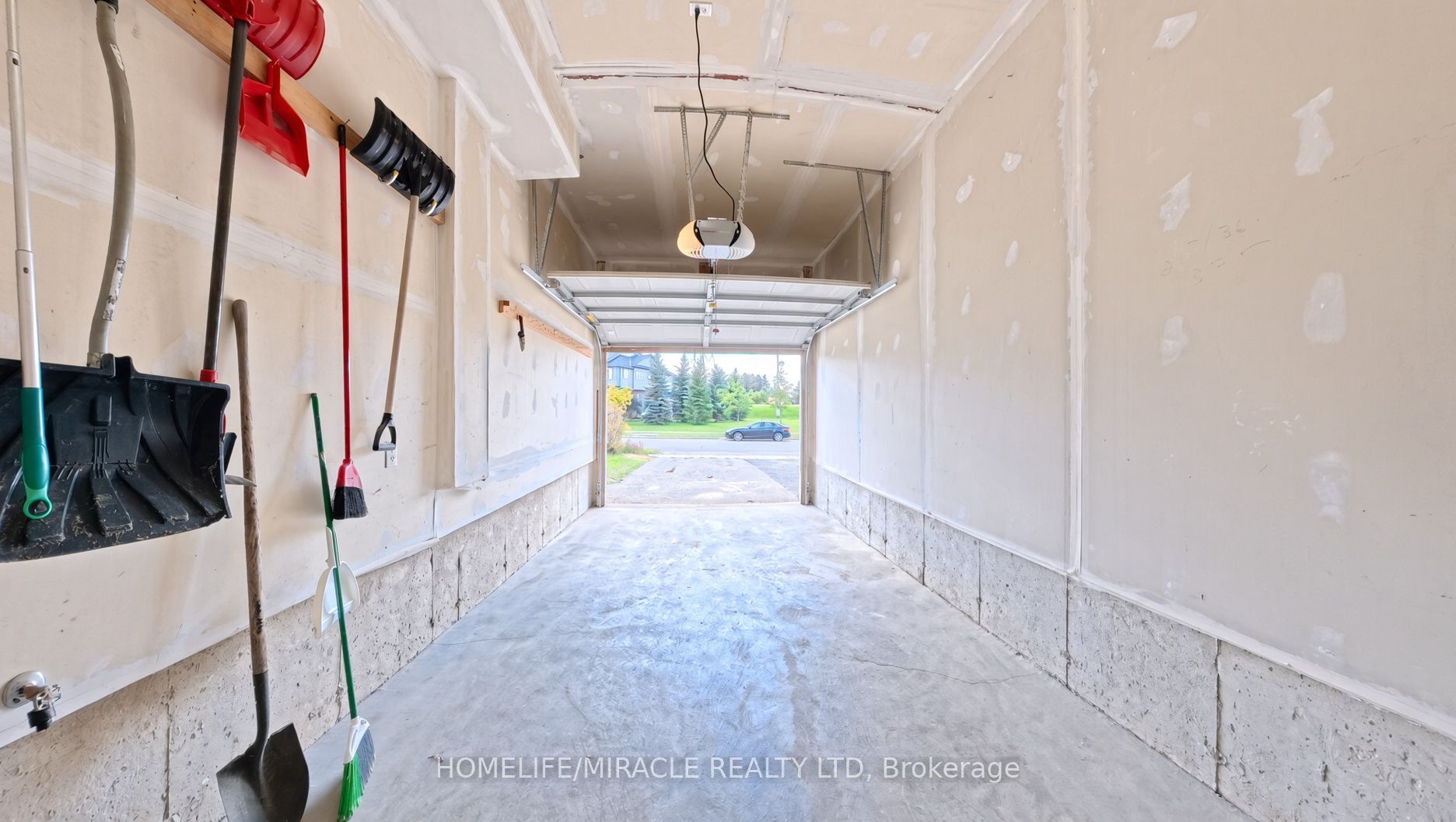 250 Parkvale Drive Property Photo 46