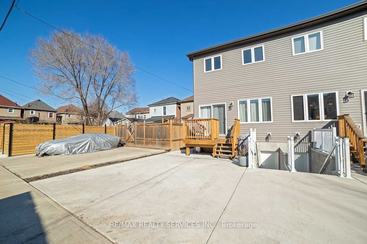 76 Burton Street Property Photo 38
