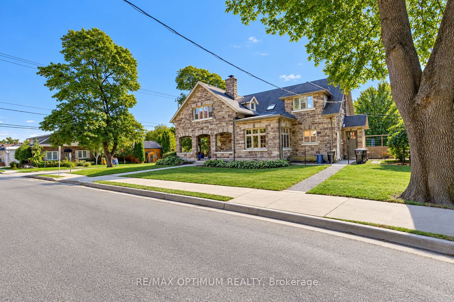 916 Queenston Road Property Photo 3