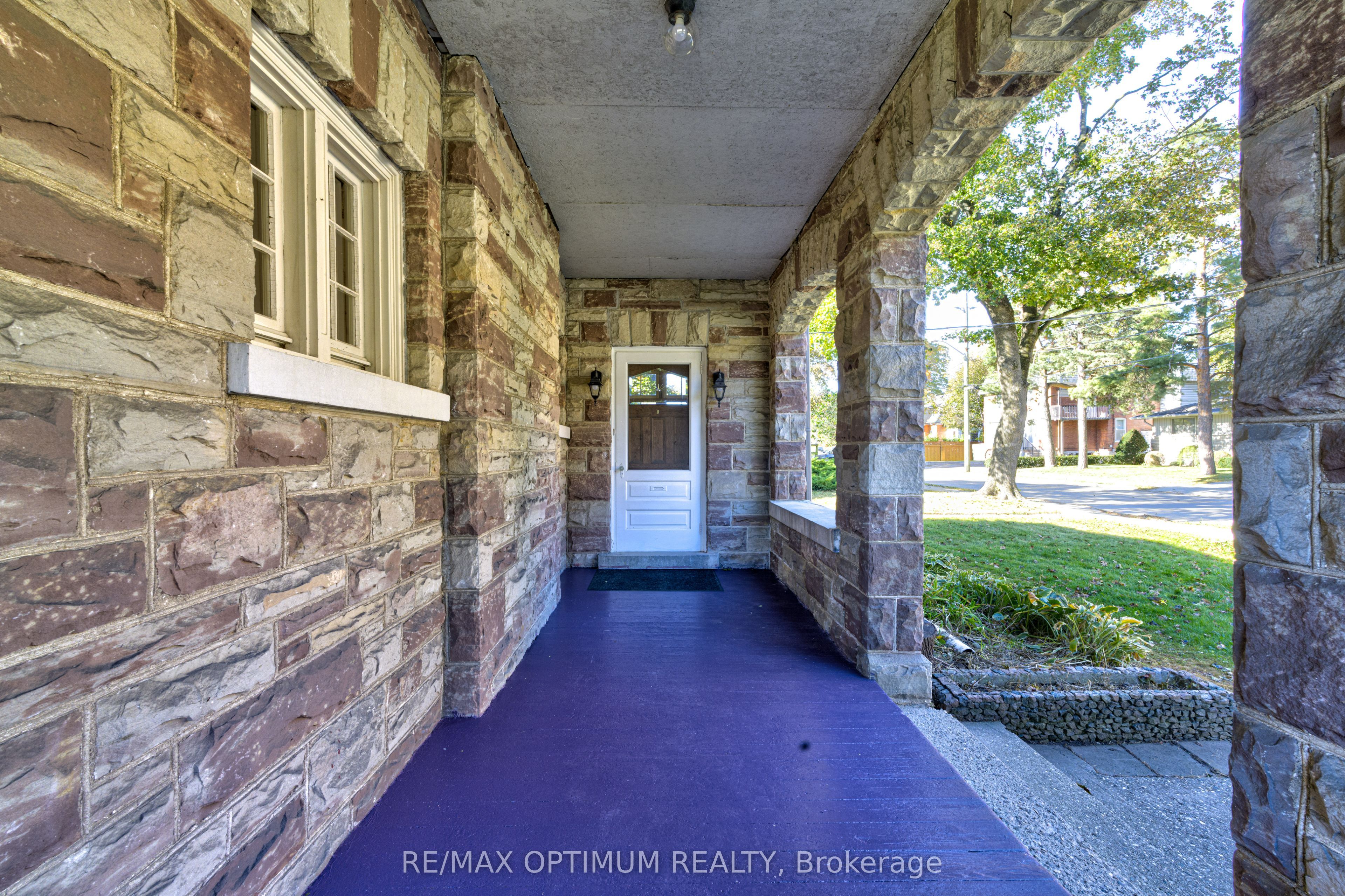 916 Queenston Road Property Photo 8