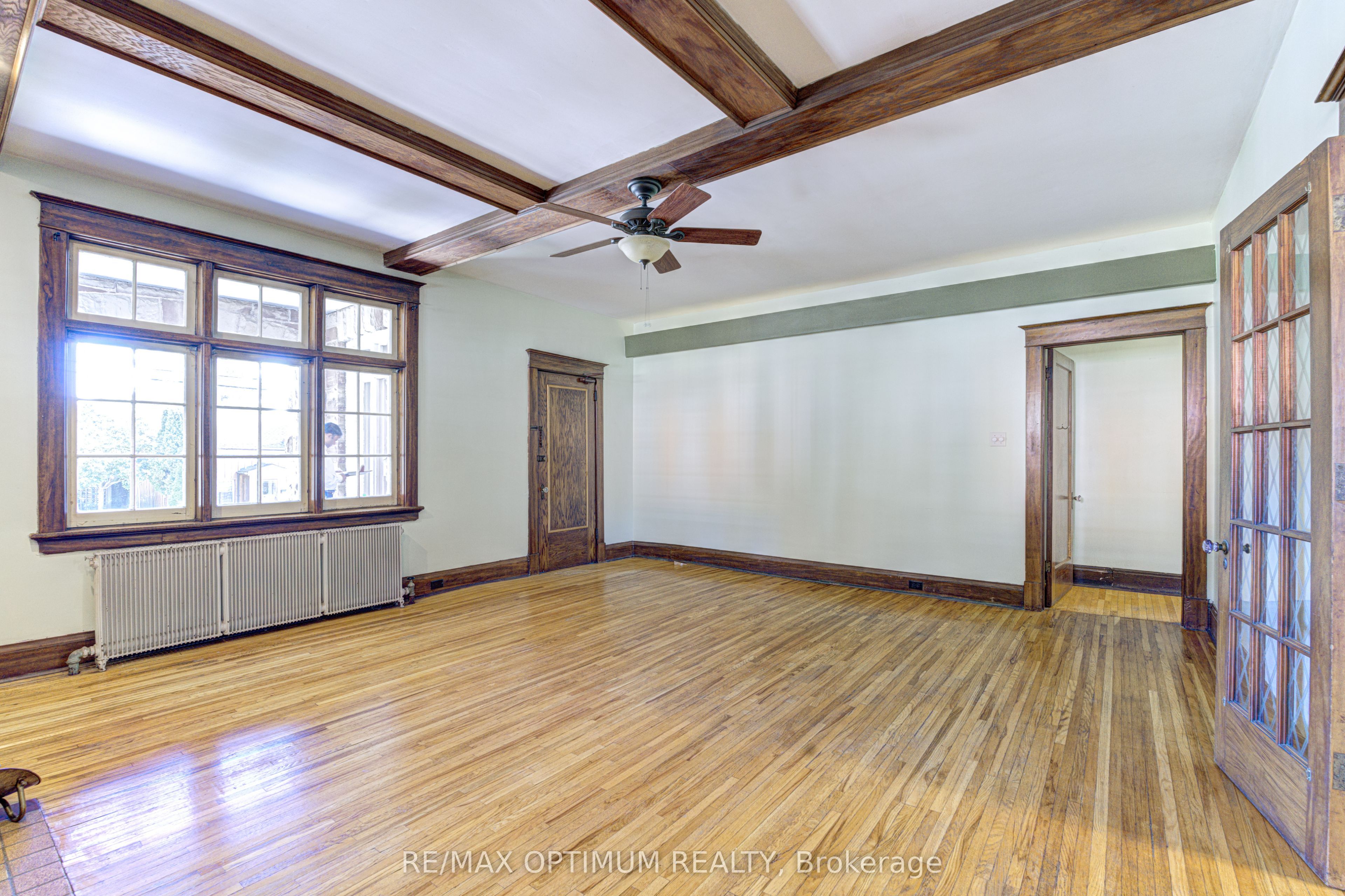 916 Queenston Road Property Photo 11