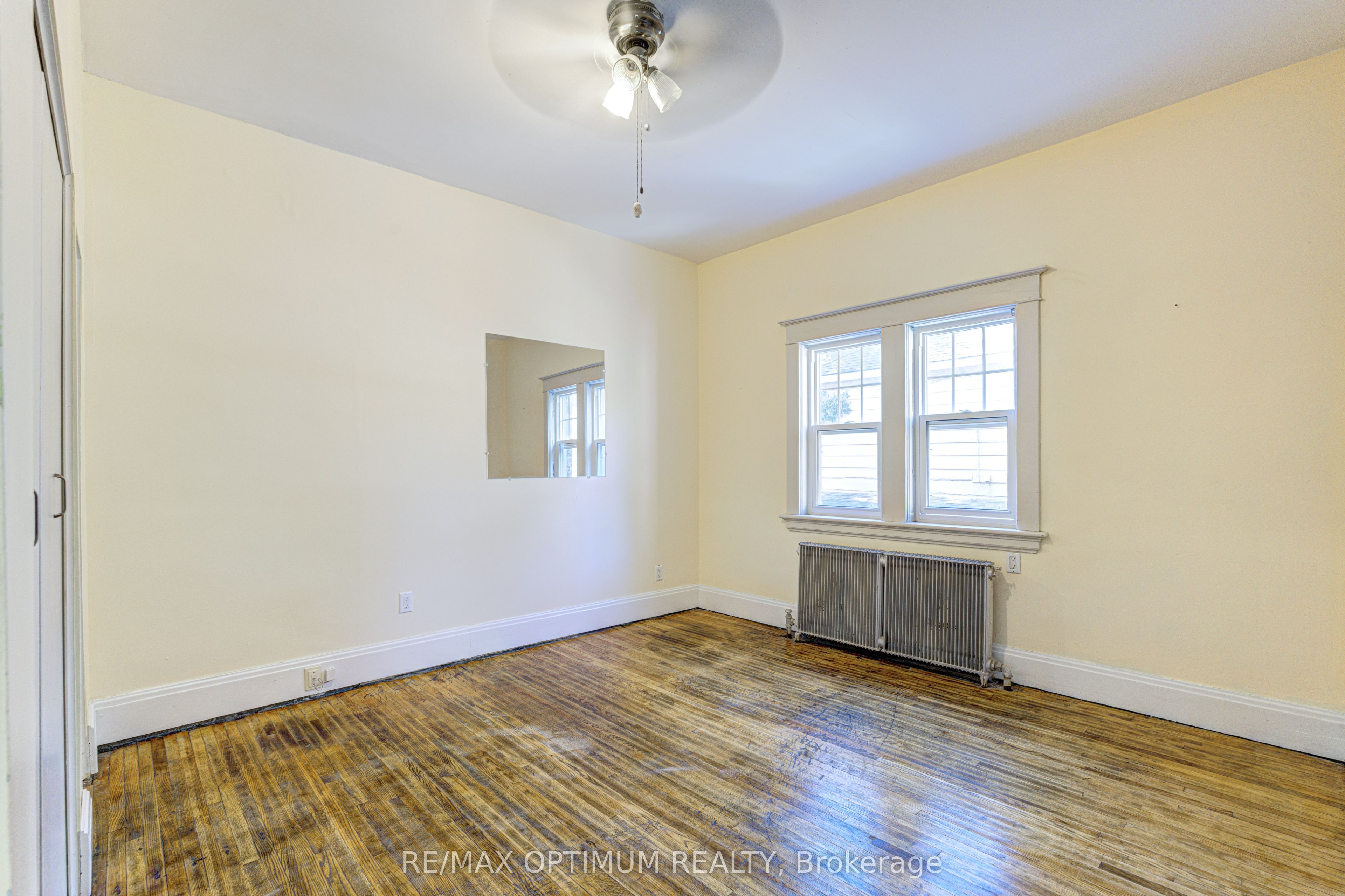 916 Queenston Road Property Photo 15
