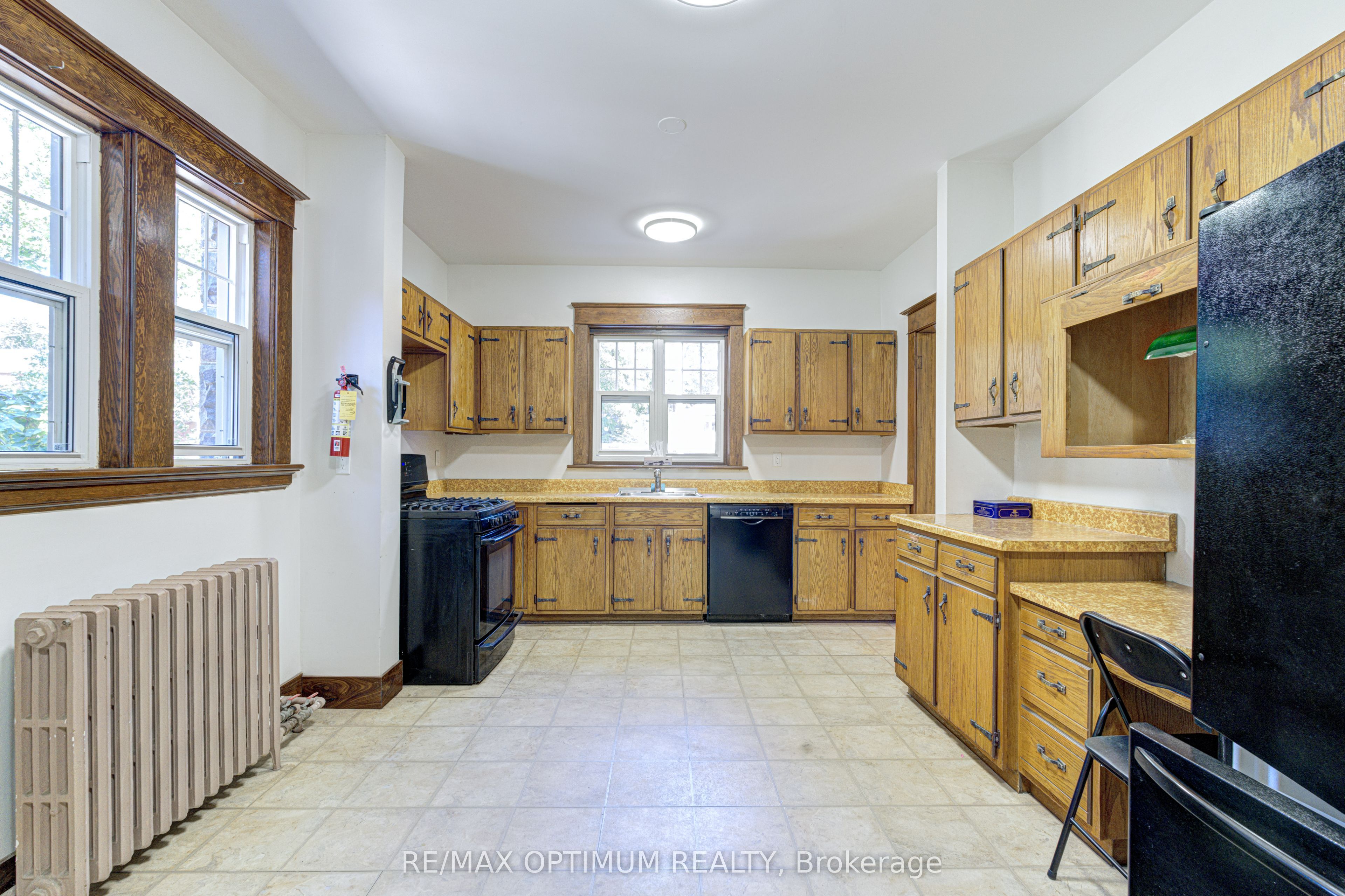 916 Queenston Road Property Photo 18