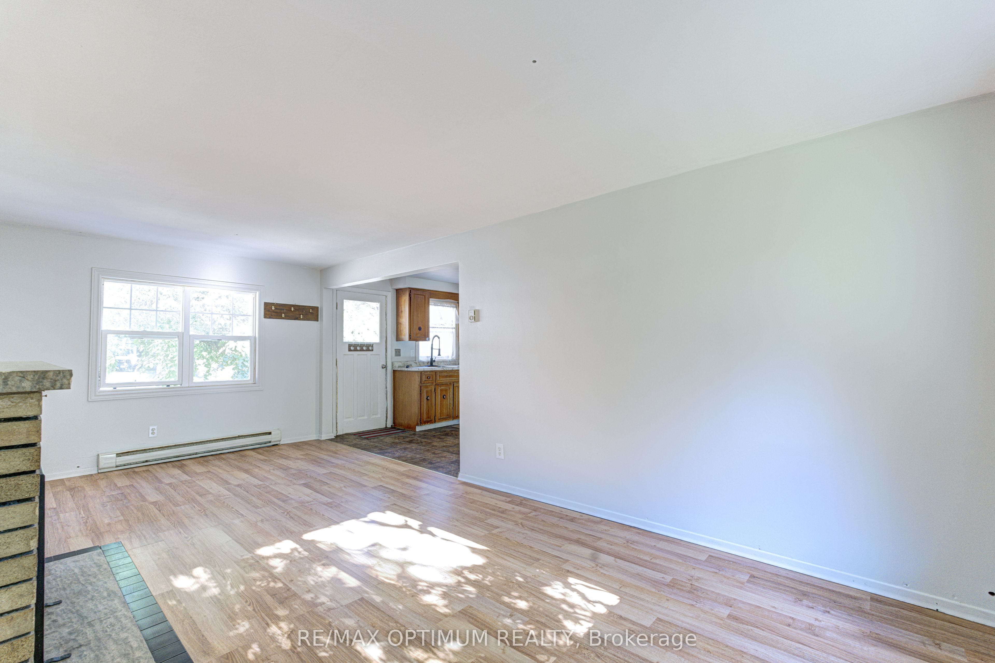 916 Queenston Road Property Photo 32