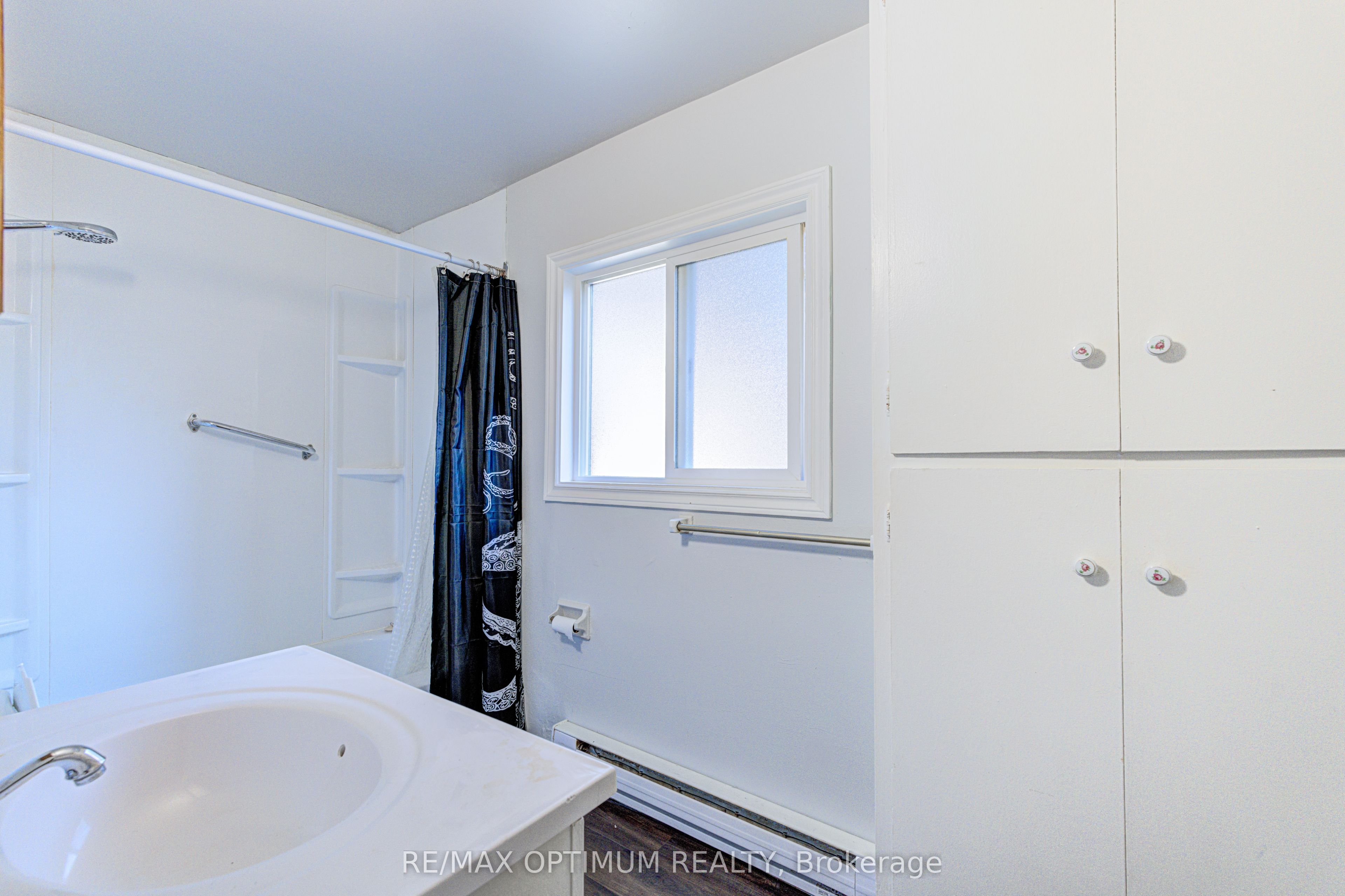 916 Queenston Road Property Photo 37