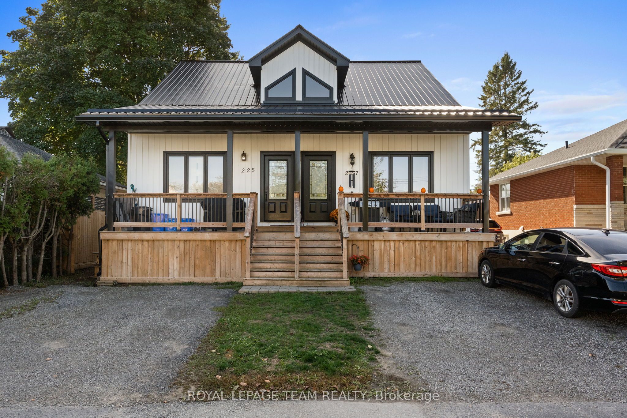 227 Roberta Crescent Property Photo 1