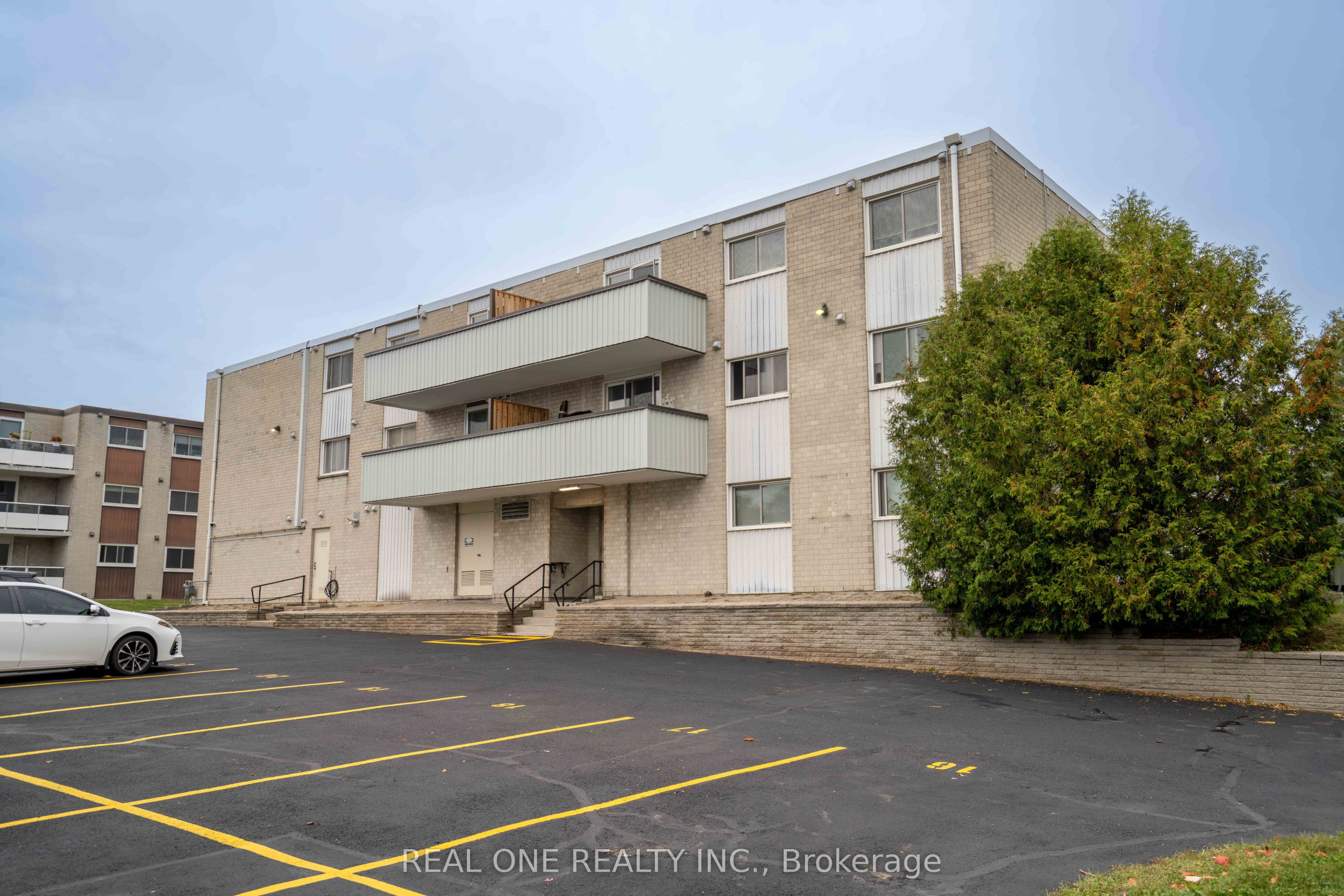 6 Walton Avenue 204 Property Photo 1