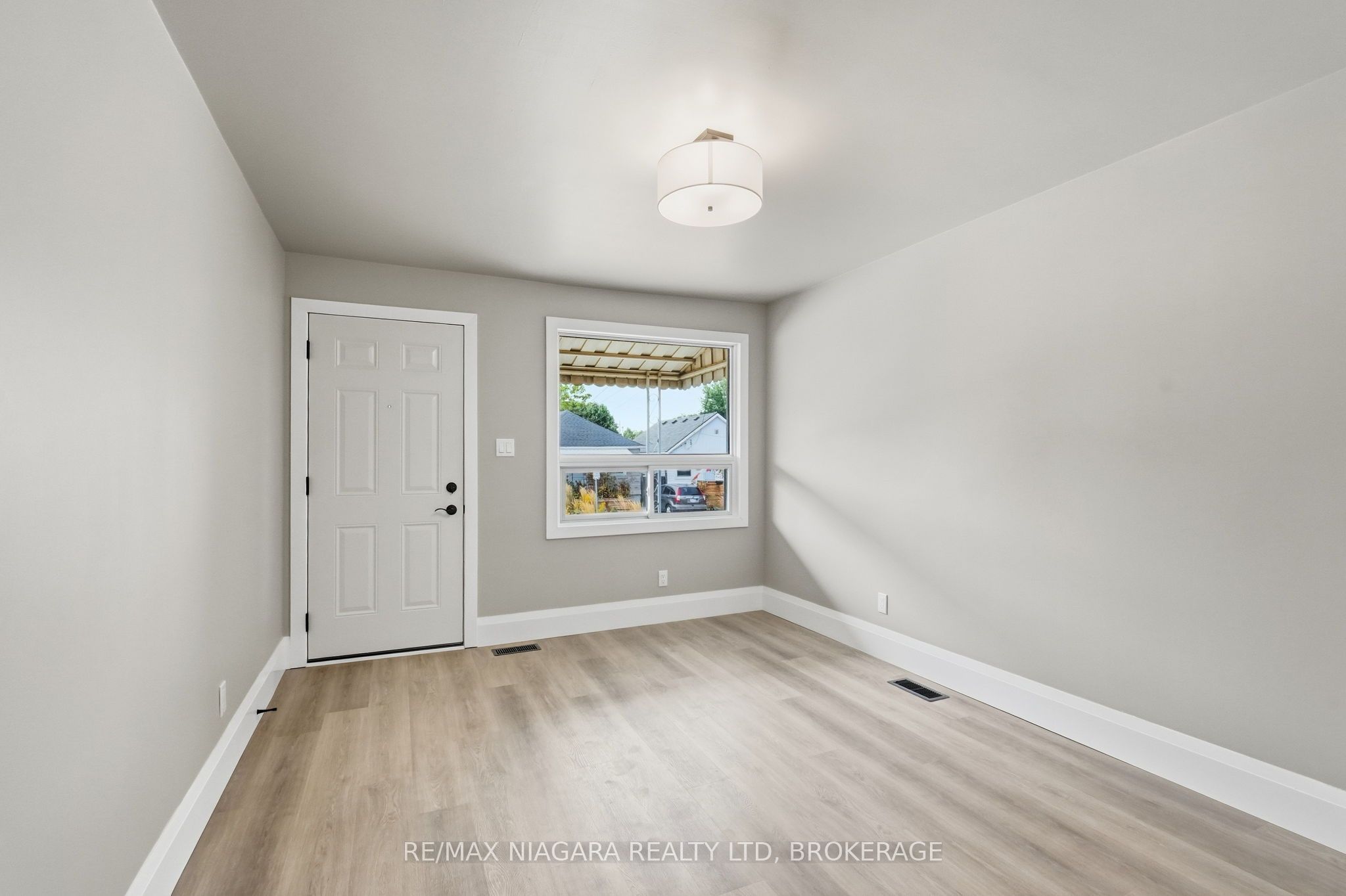 422 Brunswick Street Property Photo 8