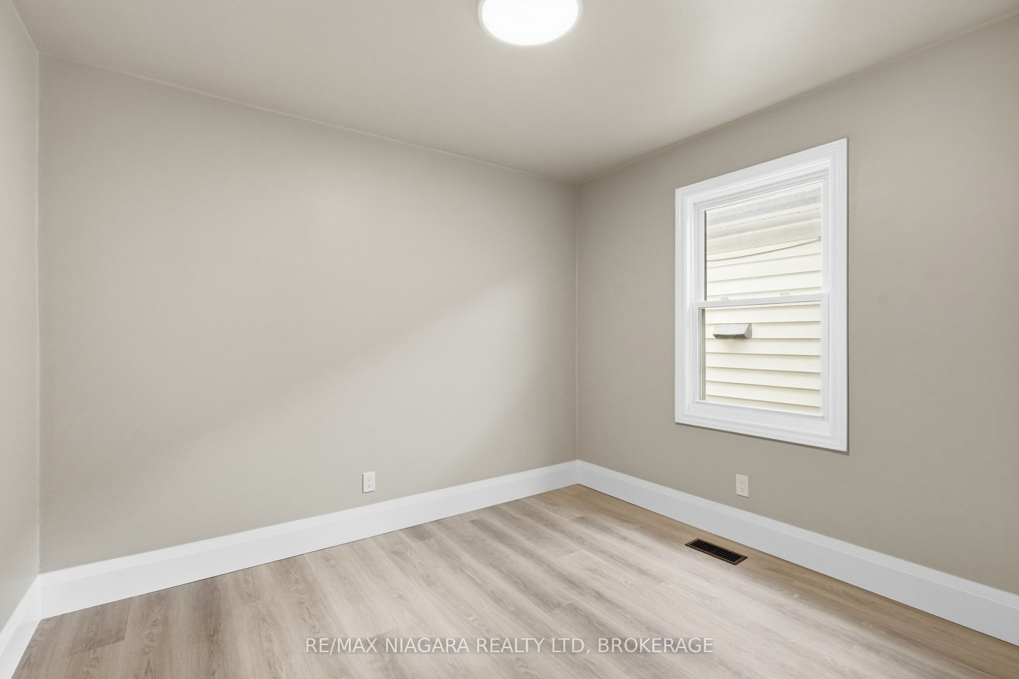 422 Brunswick Street Property Photo 12