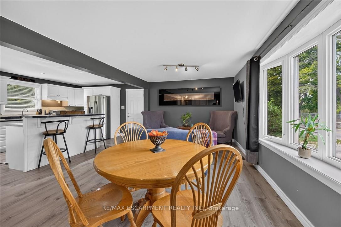 28 Nelles Street E Property Photo 10