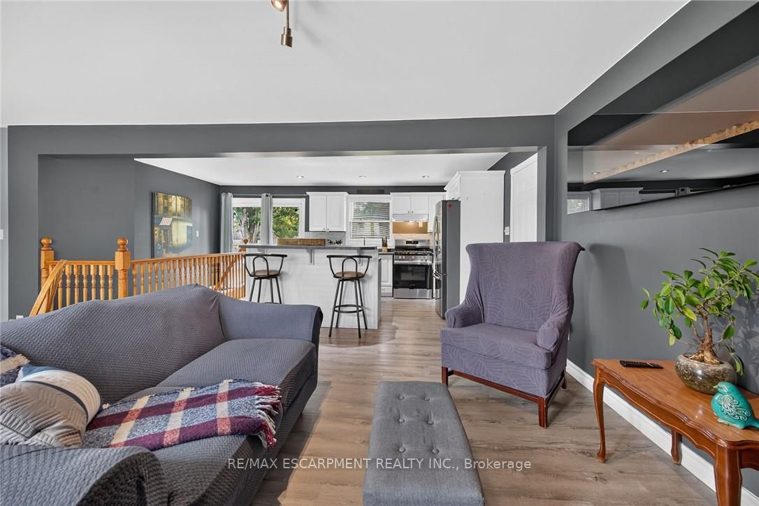 28 Nelles Street E Property Photo 13