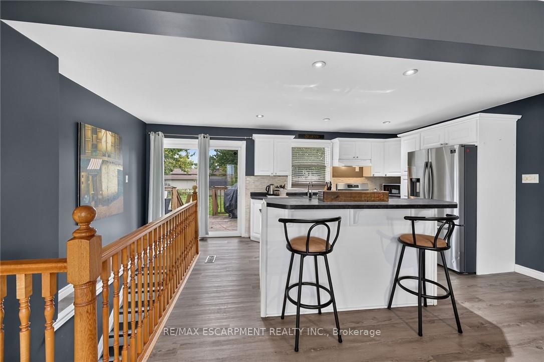 28 Nelles Street E Property Photo 17