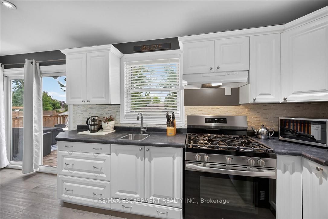 28 Nelles Street E Property Photo 22