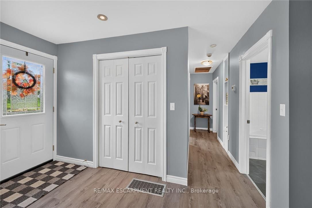 28 Nelles Street E Property Photo 24