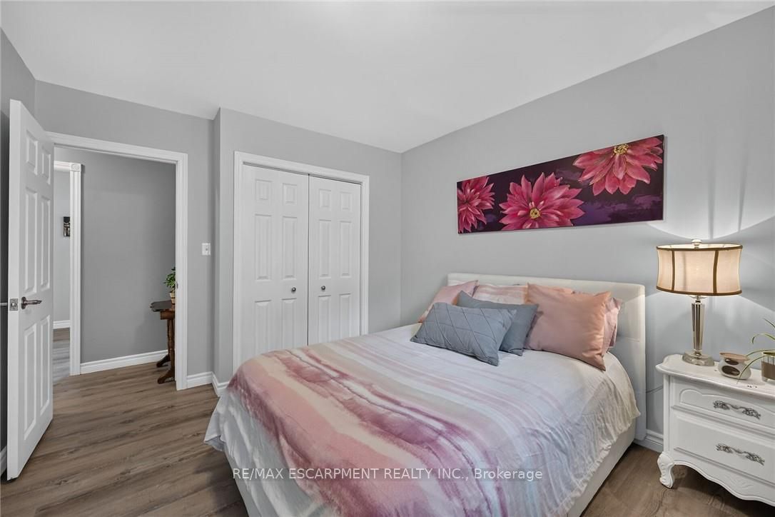 28 Nelles Street E Property Photo 26