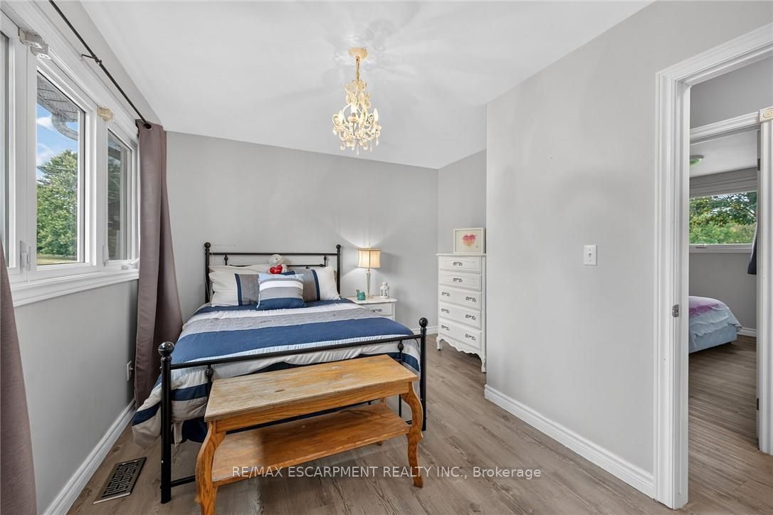 28 Nelles Street E Property Photo 28