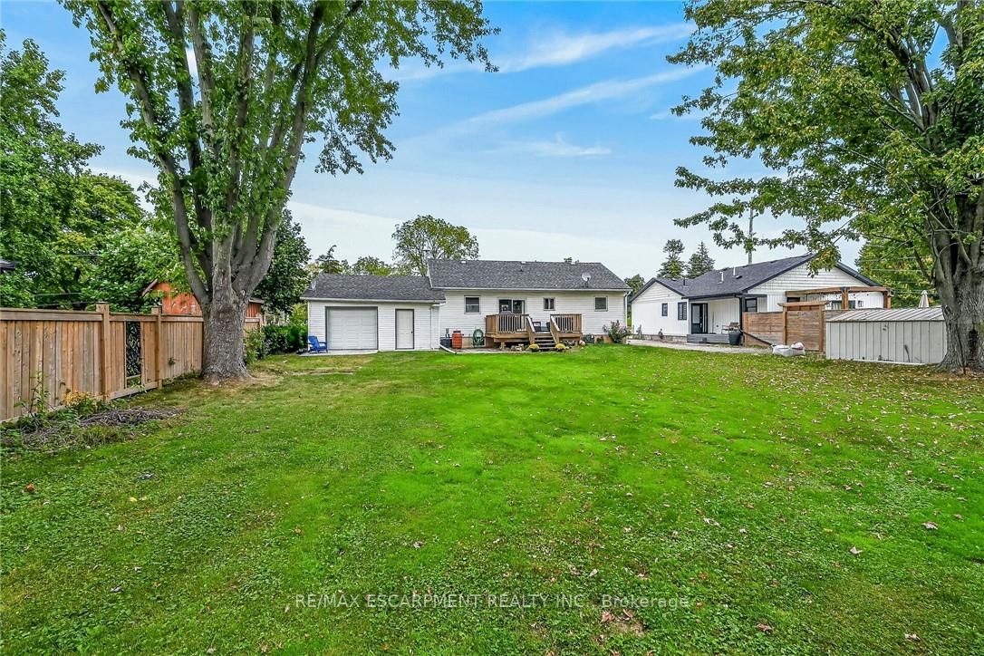 28 Nelles Street E Property Photo 46
