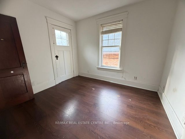 512 Downie Street Property Photo 5