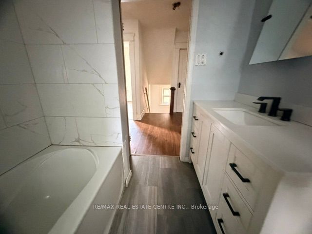 512 Downie Street Property Photo 6