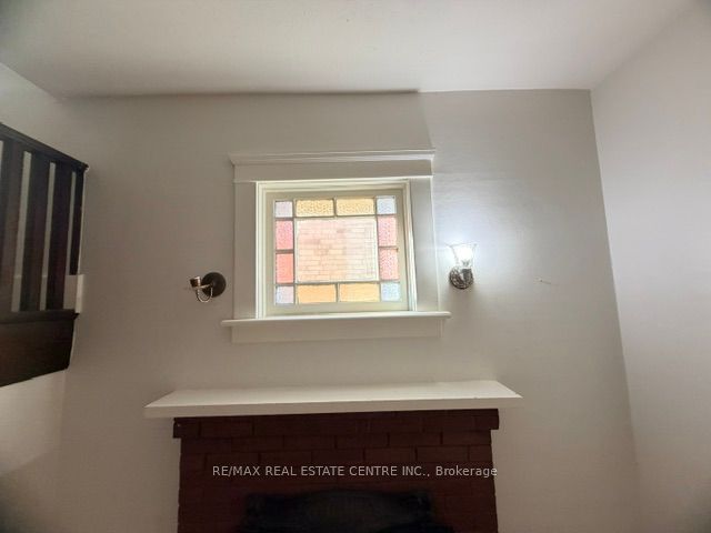 512 Downie Street Property Photo 8