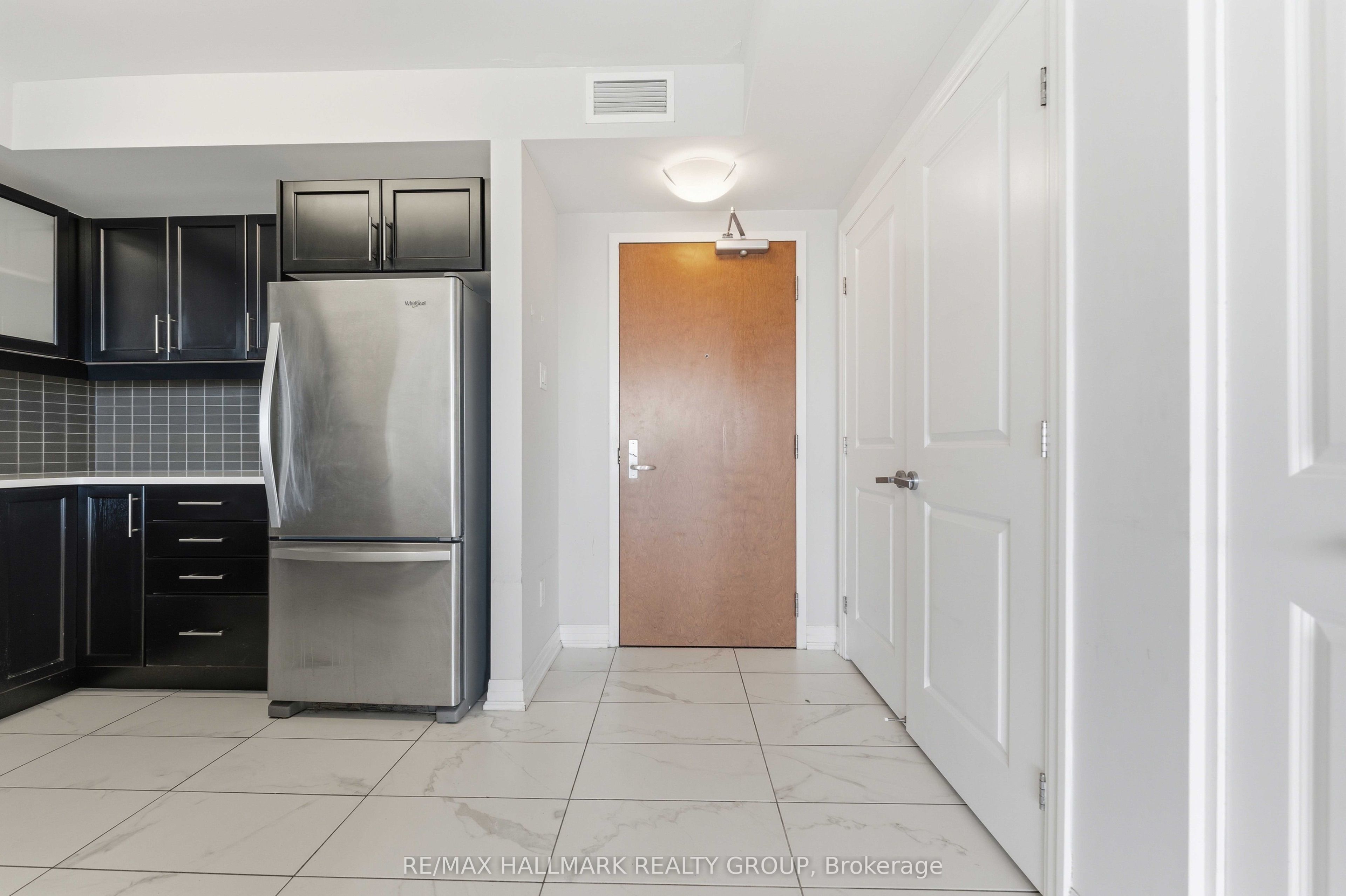 195 Besserer Street 1402 Property Photo 6