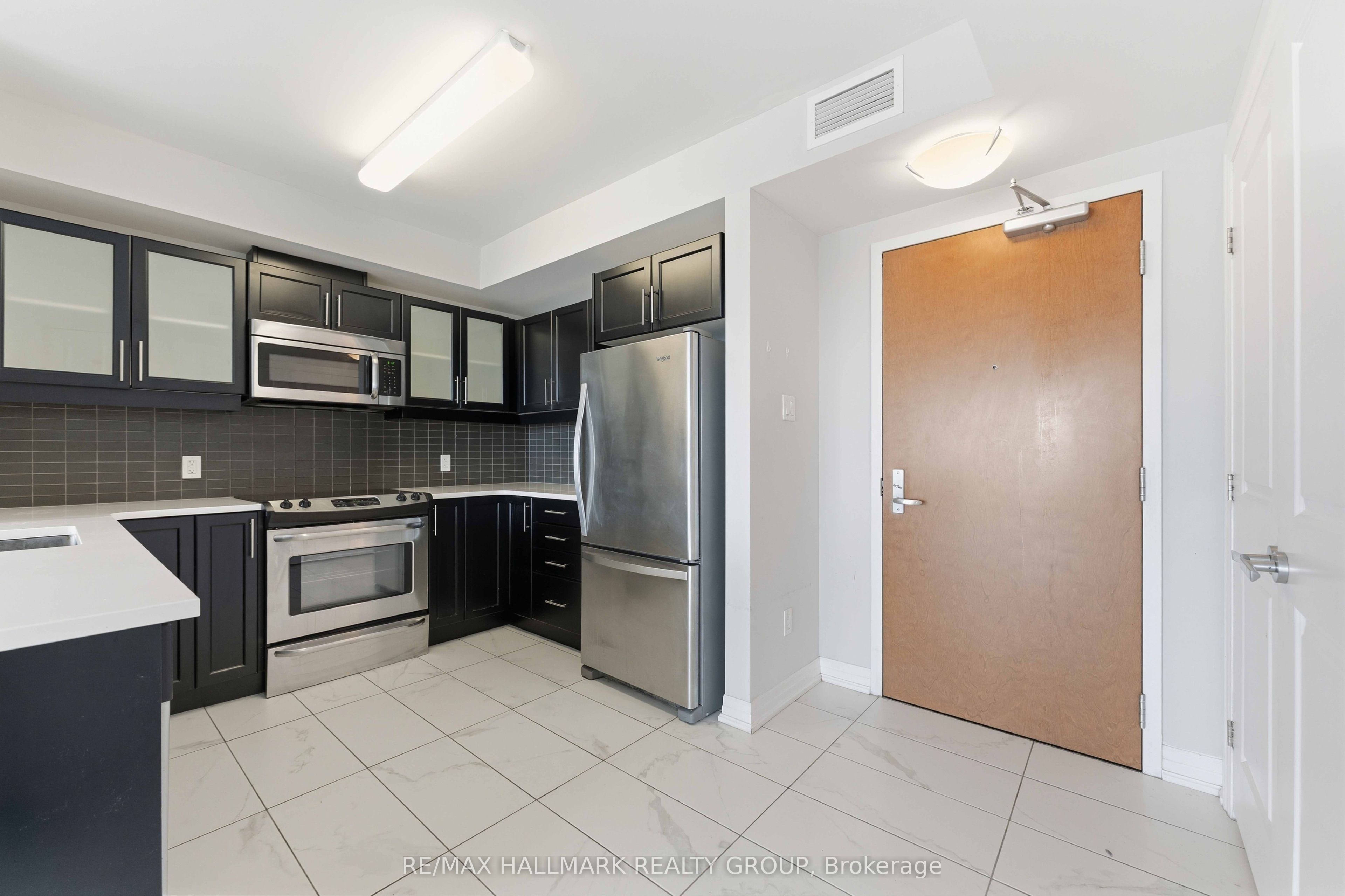 195 Besserer Street 1402 Property Photo 7