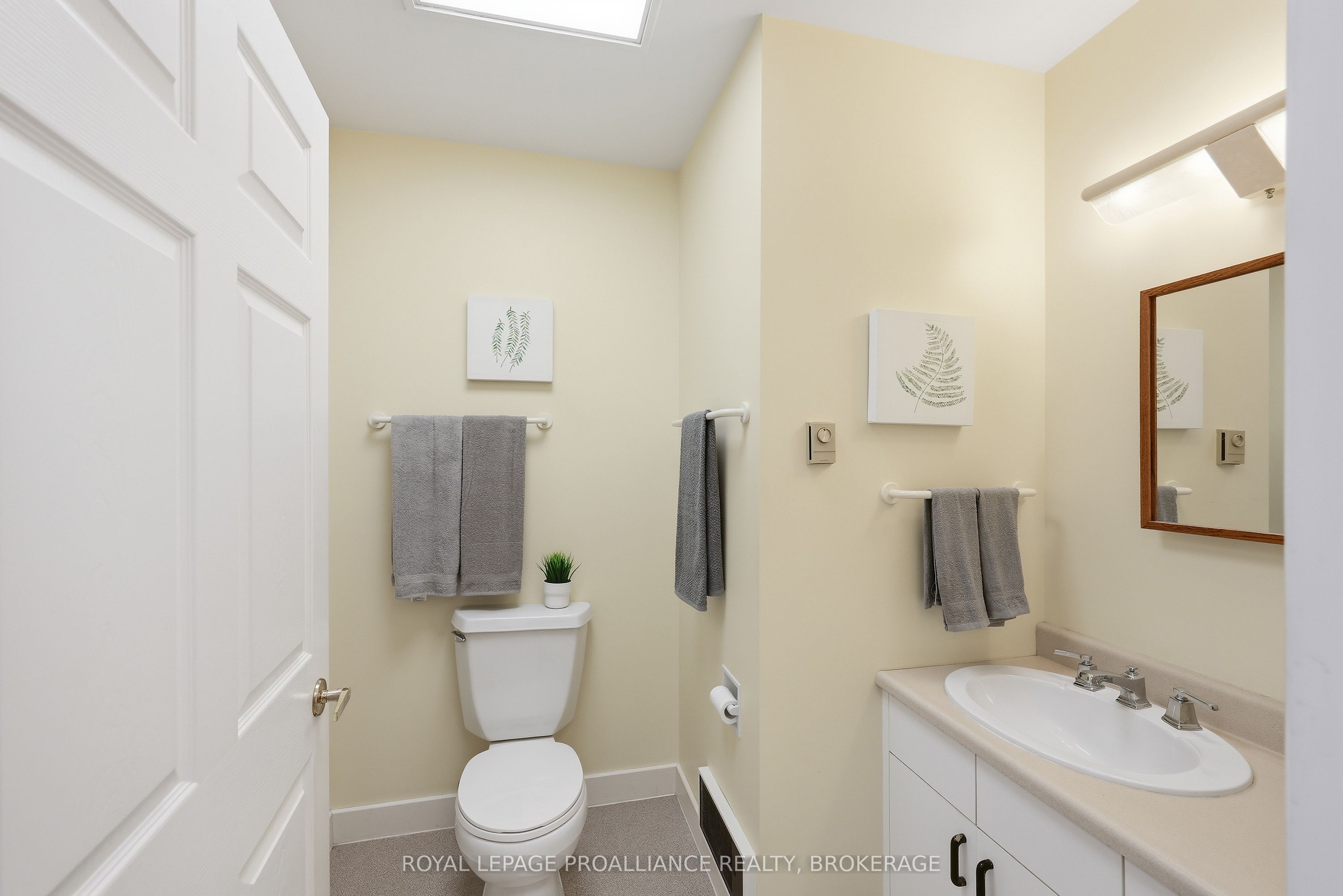 28 Front Street Property Photo 45