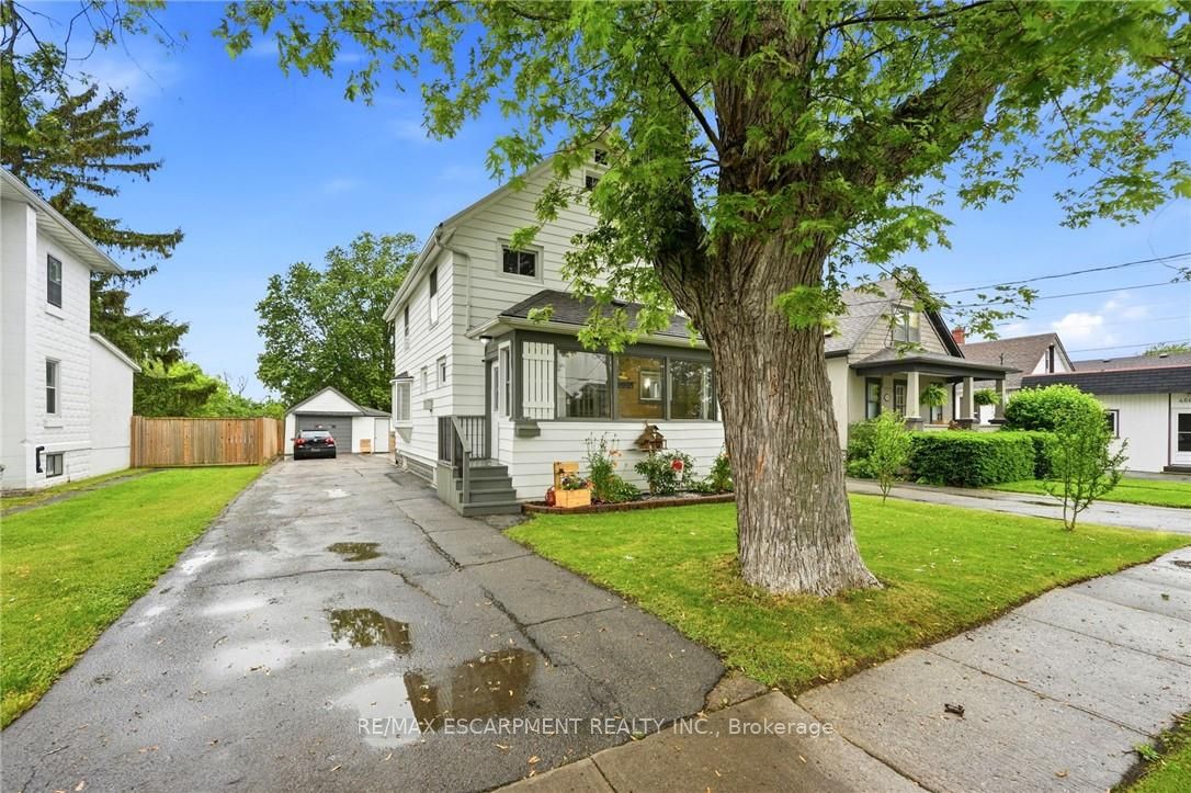 458 Davis Street Property Photo 4