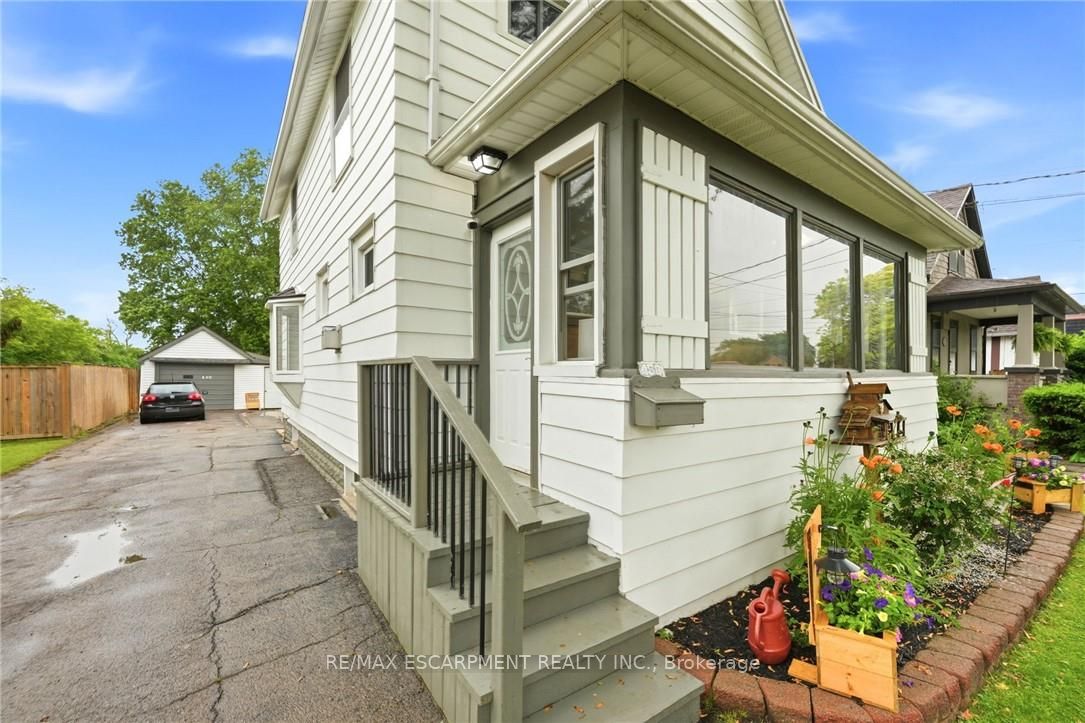 458 Davis Street Property Photo 6