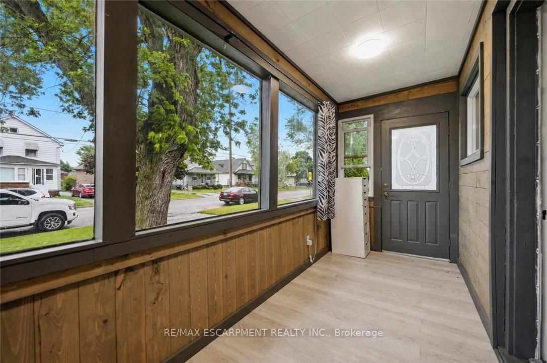 458 Davis Street Property Photo 7