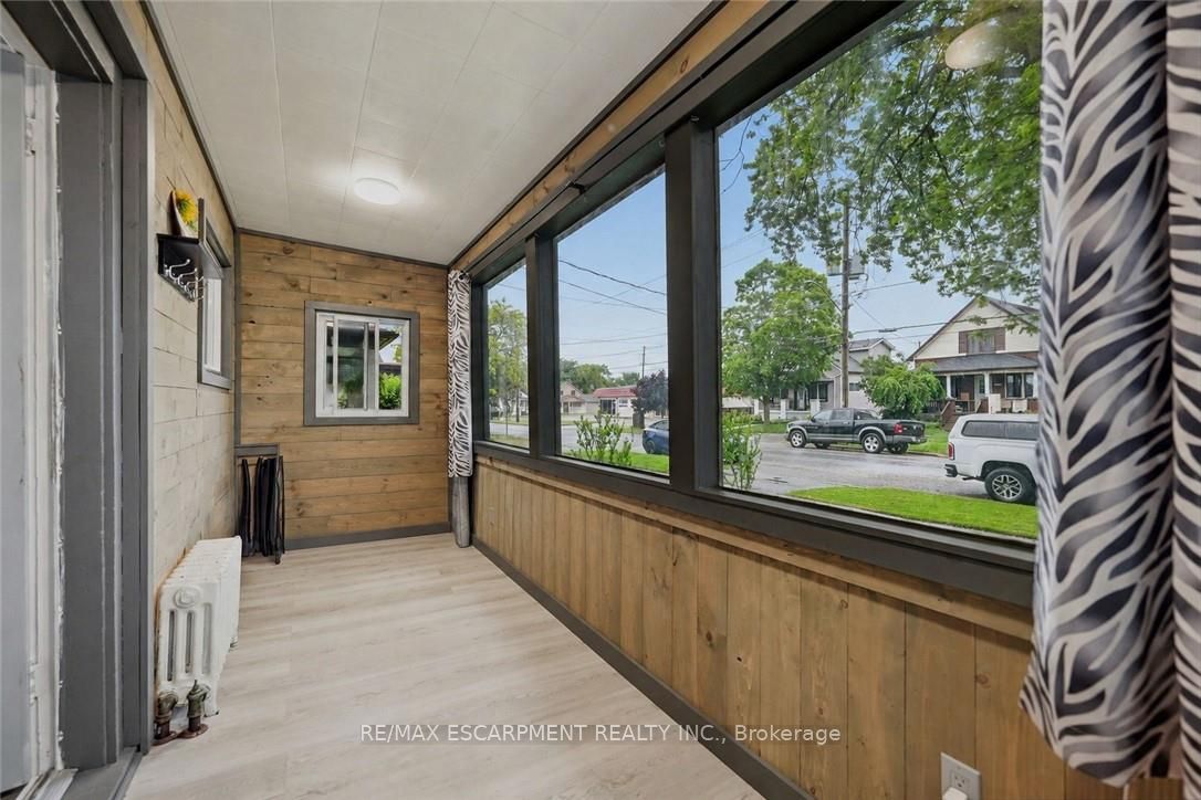 458 Davis Street Property Photo 8