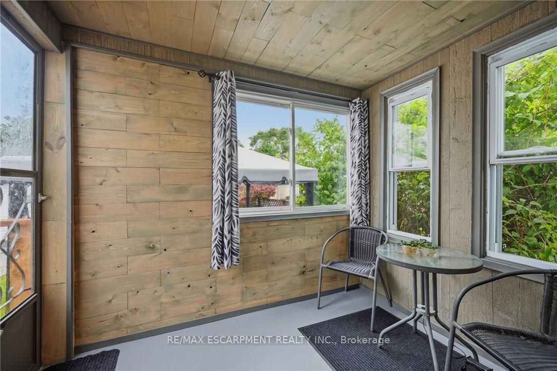 458 Davis Street Property Photo 9