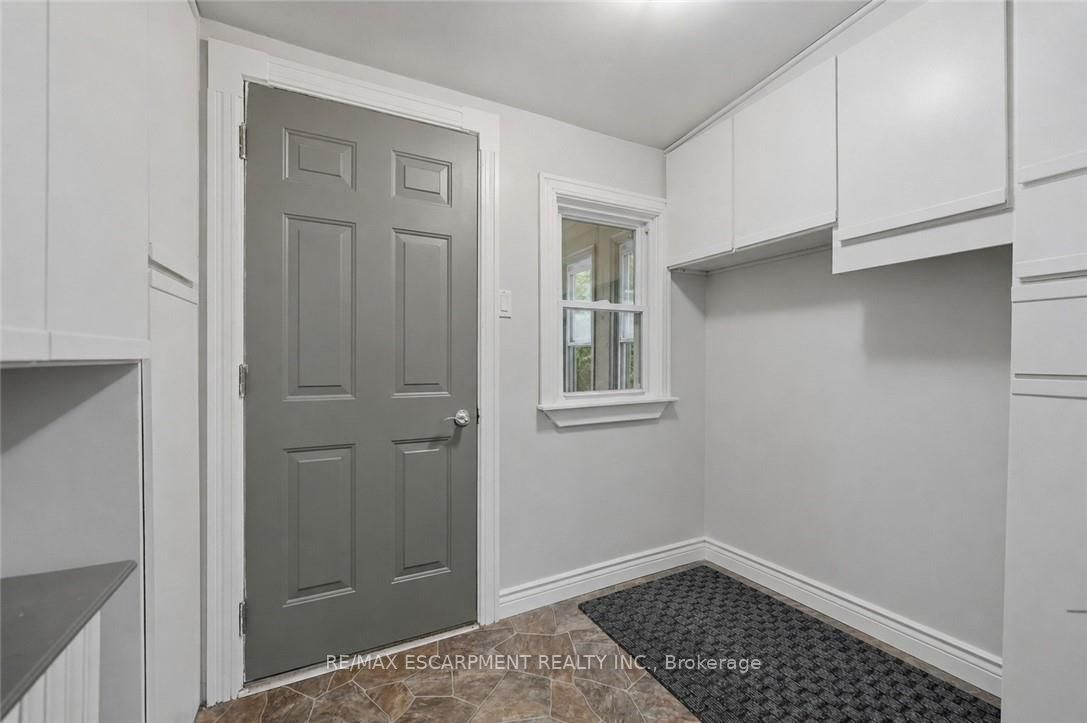 458 Davis Street Property Photo 10