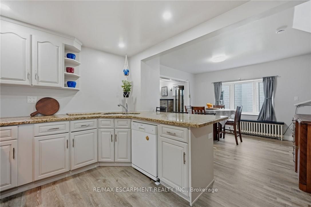 458 Davis Street Property Photo 13